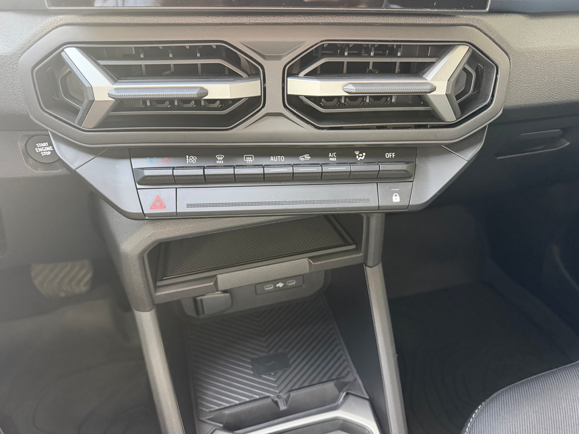 DACIA Duster HEV 140 Journey-image-13