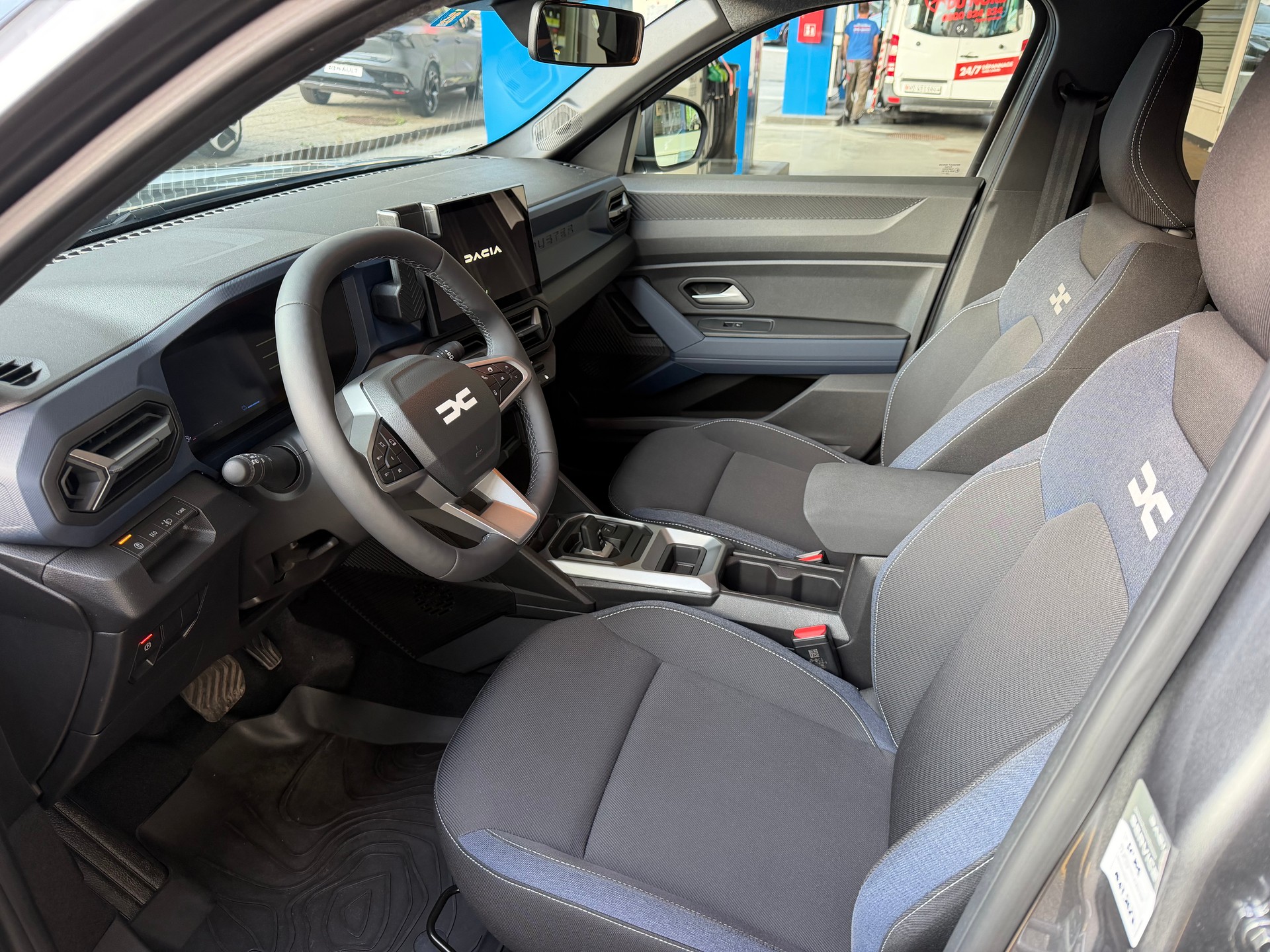 DACIA Duster HEV 140 Journey-image-5