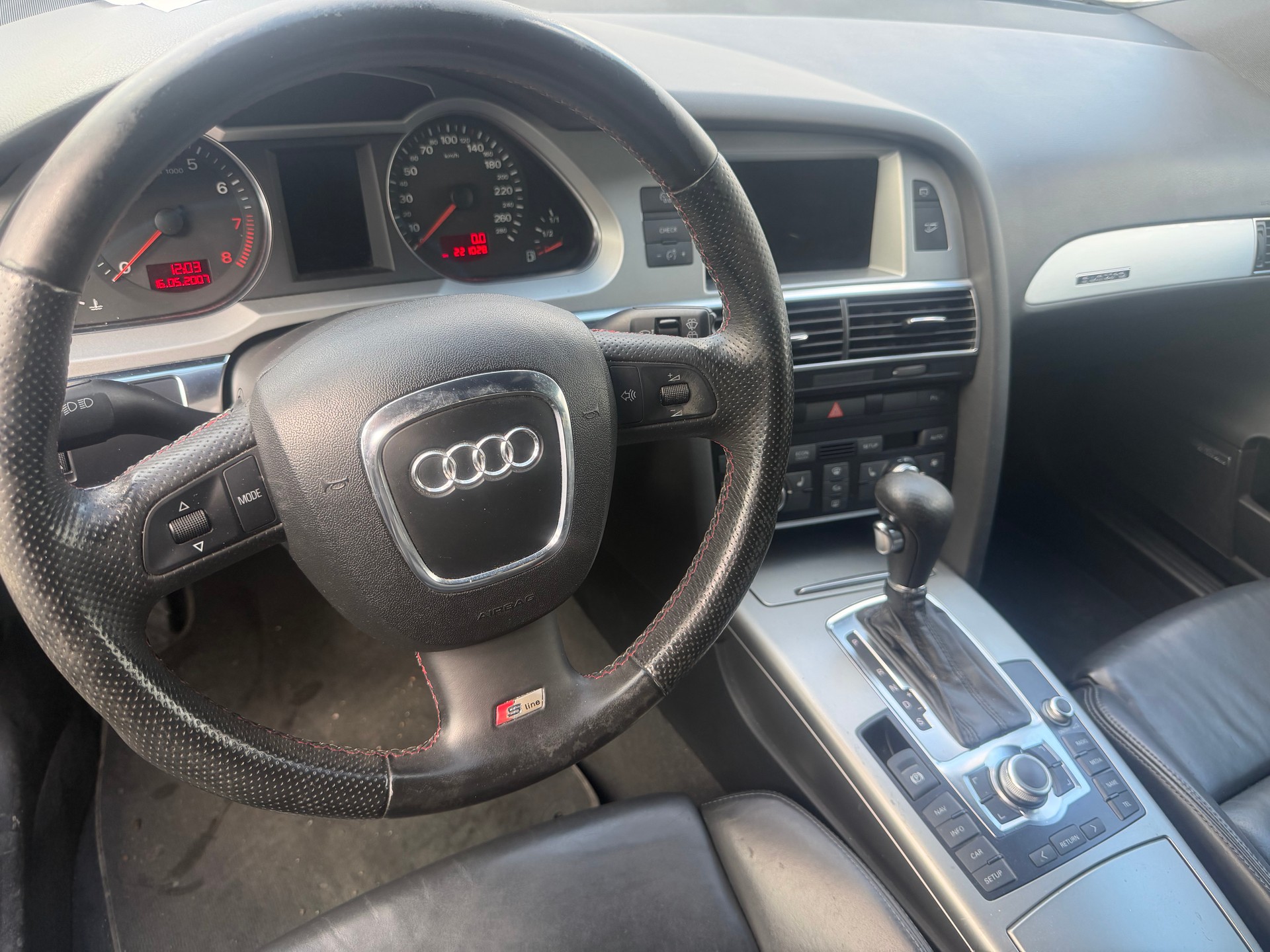 AUDI A6 Avant 4.2 V8 FSI quattro tiptronic-image-7