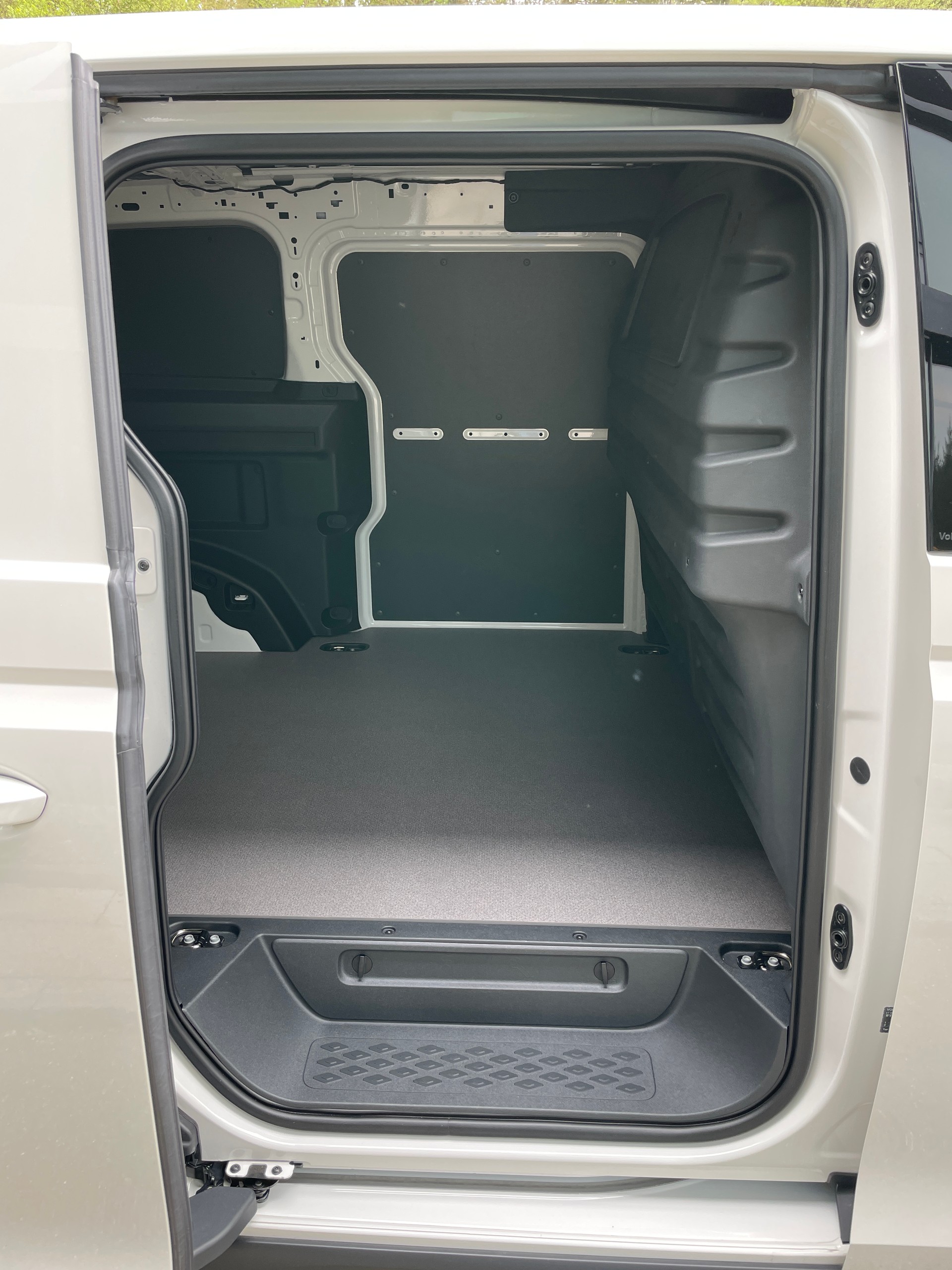 VW ID. Buzz Cargo-image-3