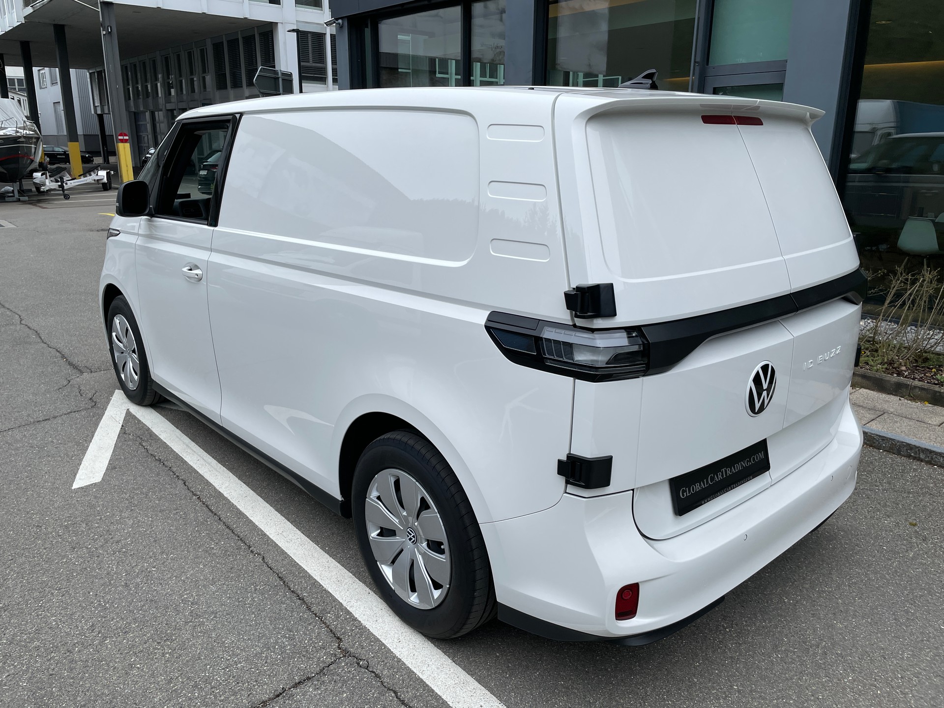 VW ID. Buzz Cargo-image-8