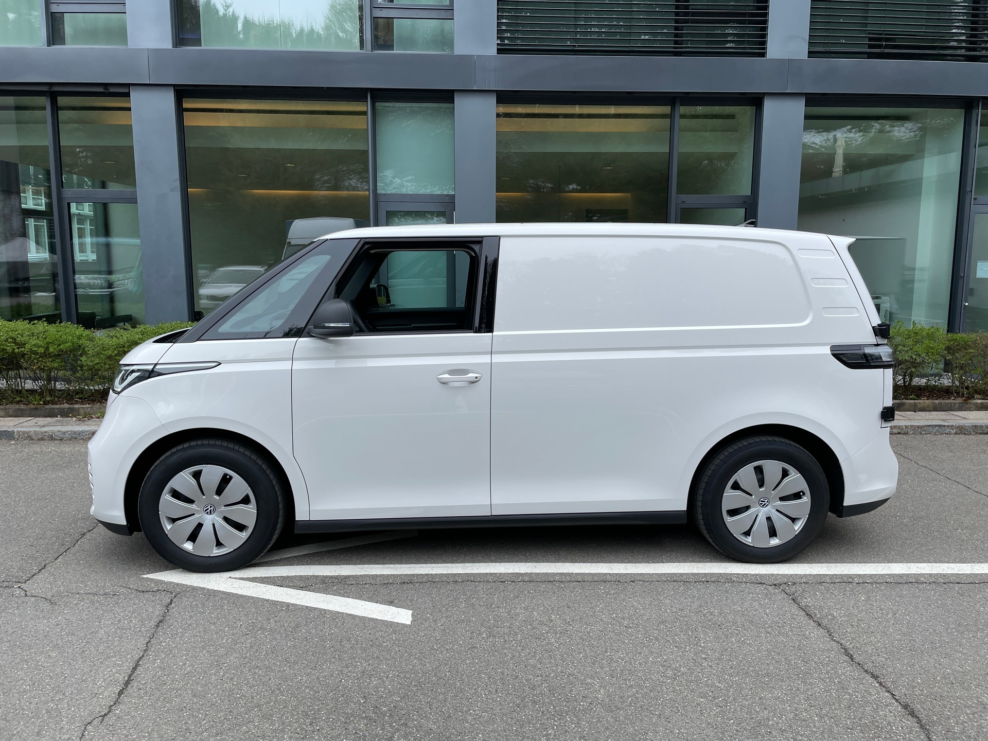 VW ID. Buzz Cargo-image-9
