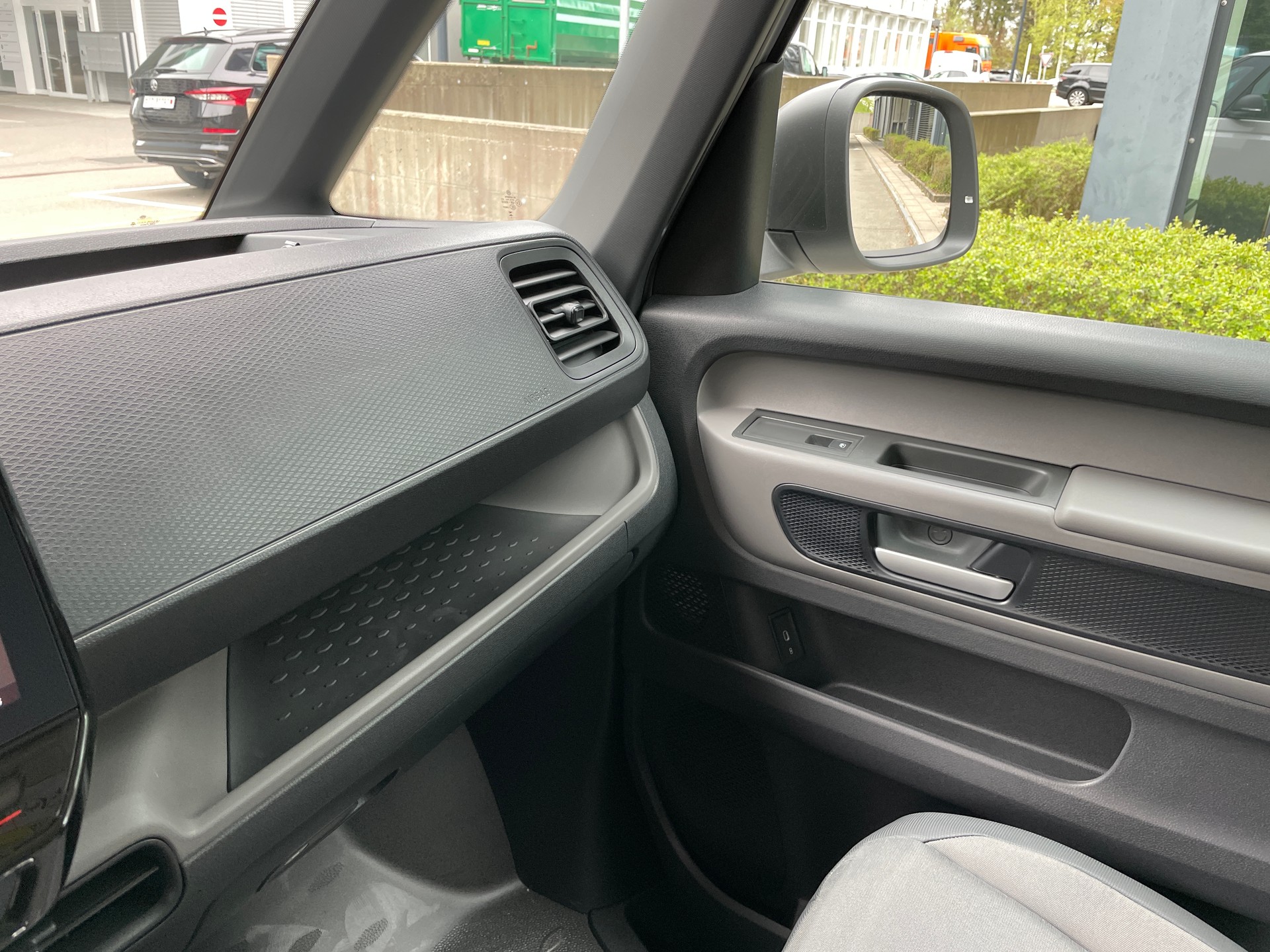 VW ID. Buzz Cargo-image-16