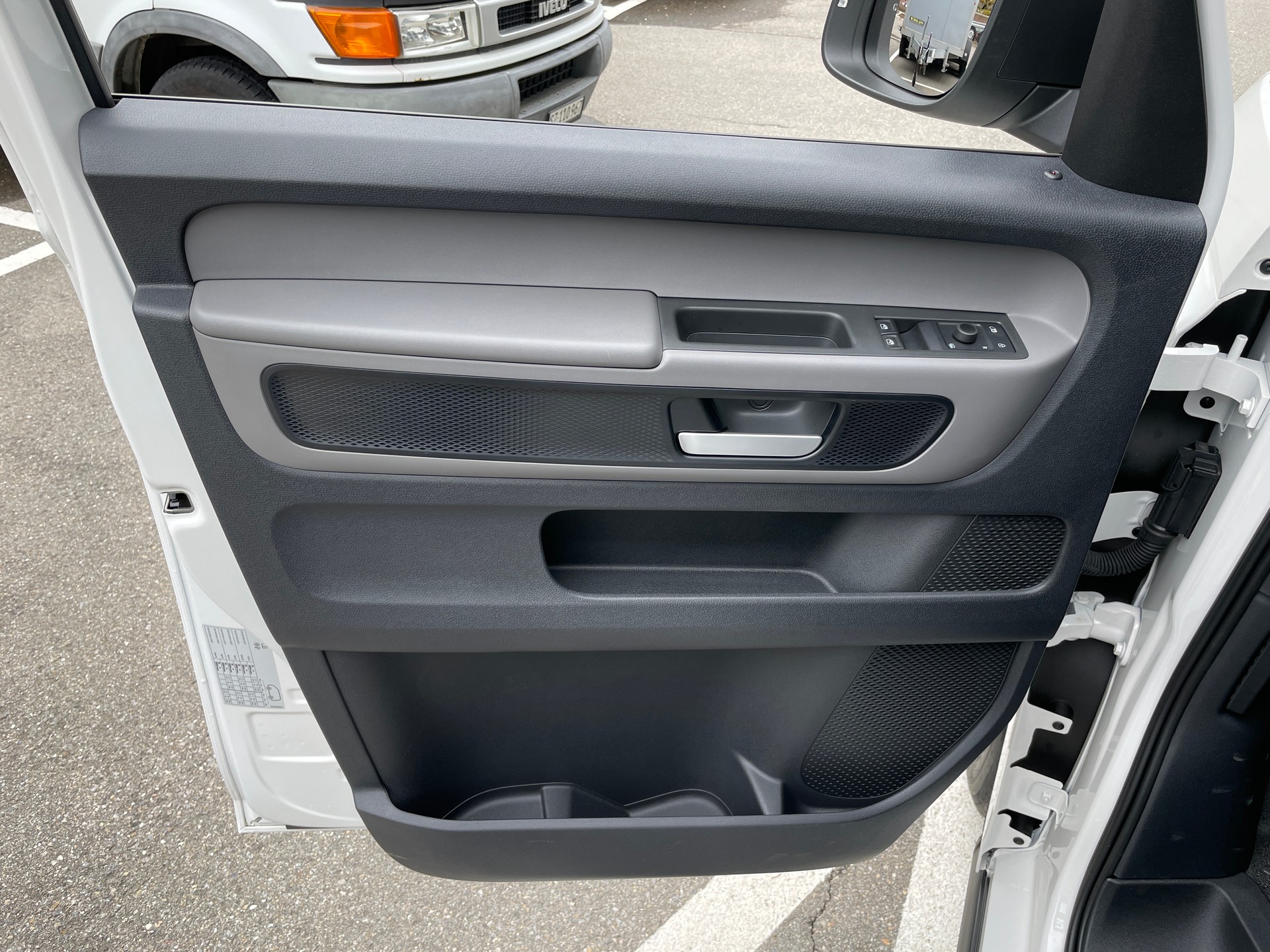 VW ID. Buzz Cargo-image-11