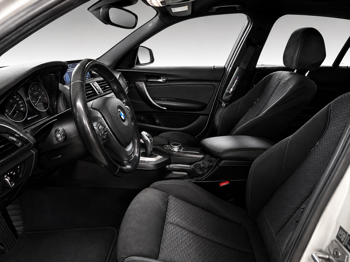 BMW M135i xDrive Steptronic-image-11