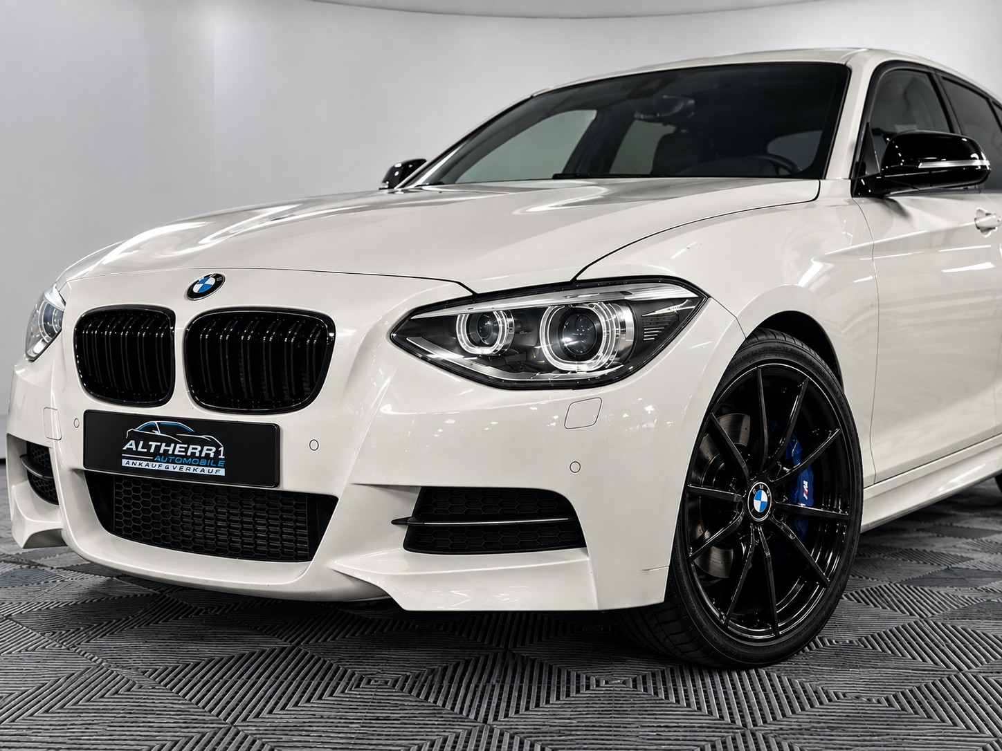 BMW M135i xDrive Steptronic-image-1