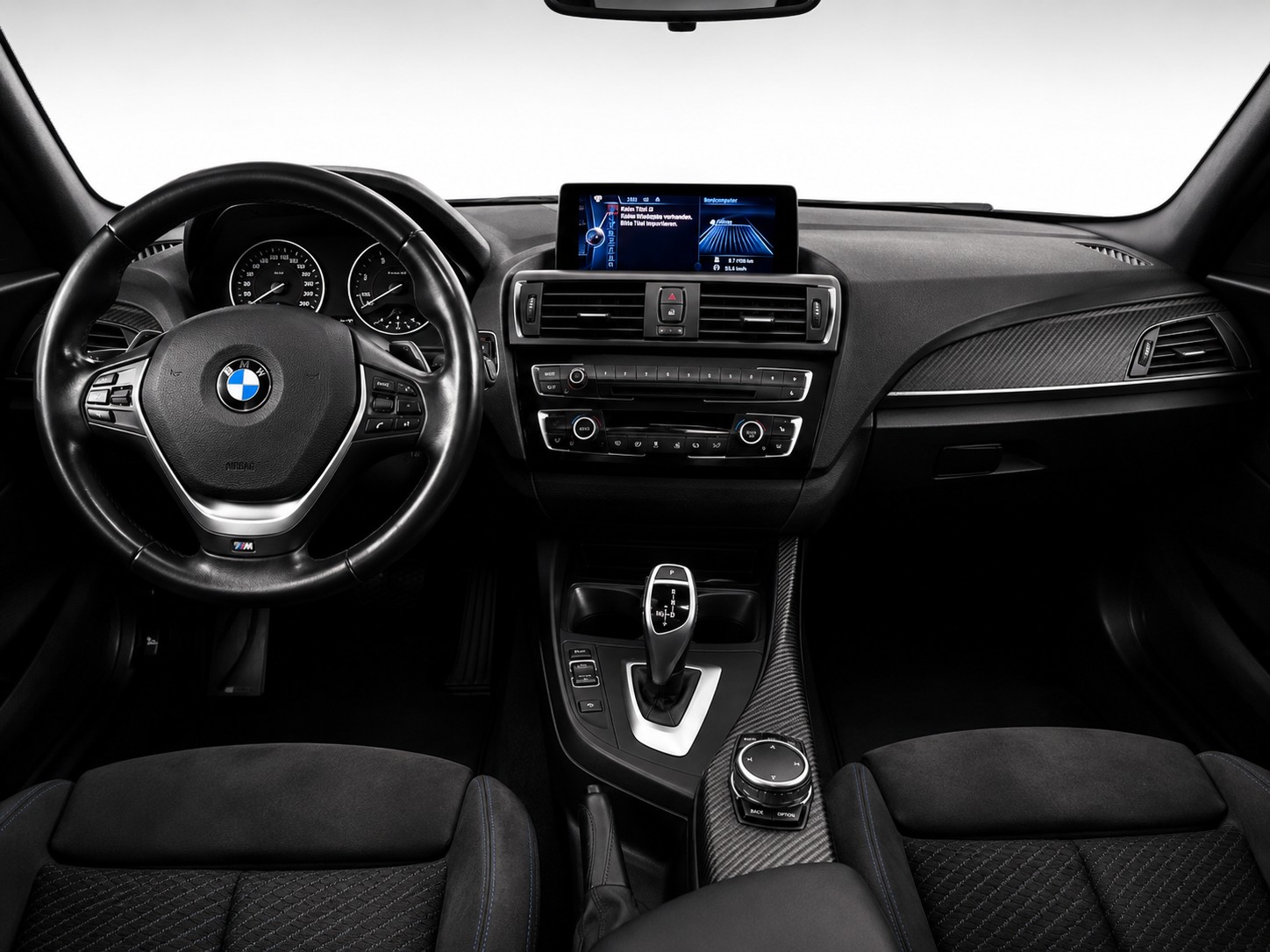 BMW M135i xDrive Steptronic-image-10