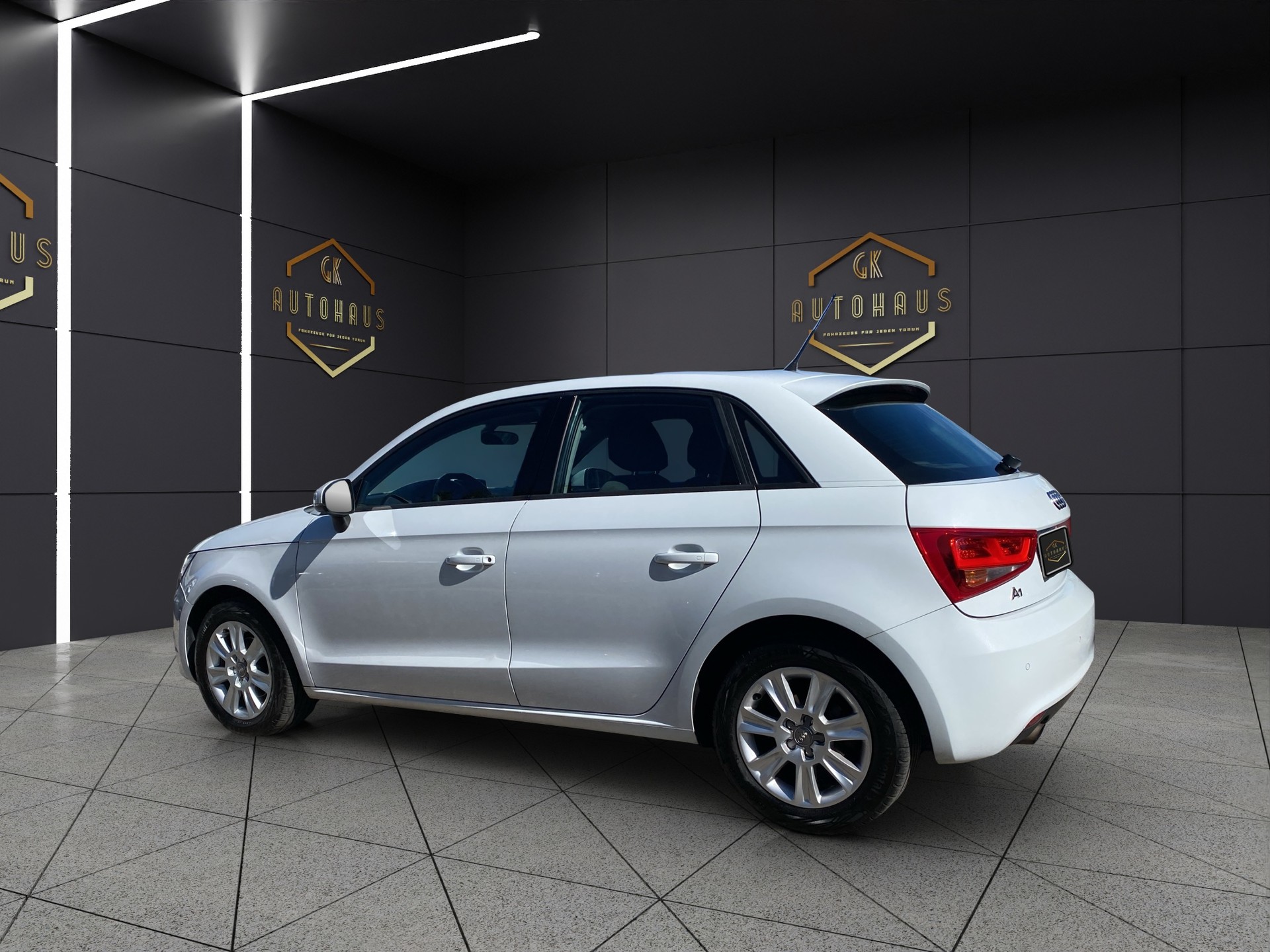 AUDI A1 Sportback 1.2 TFSI Attraction-image-2