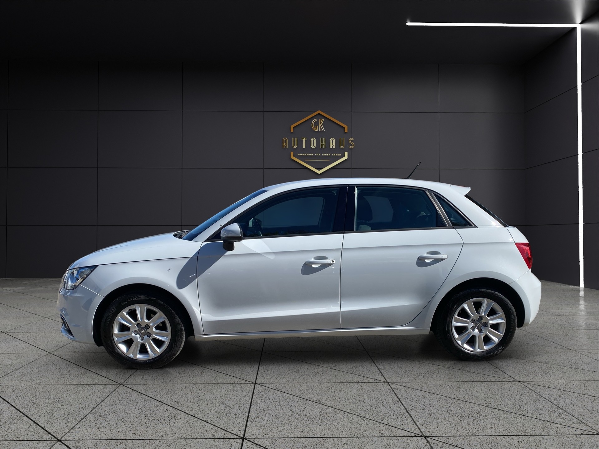 AUDI A1 Sportback 1.2 TFSI Attraction-image-1