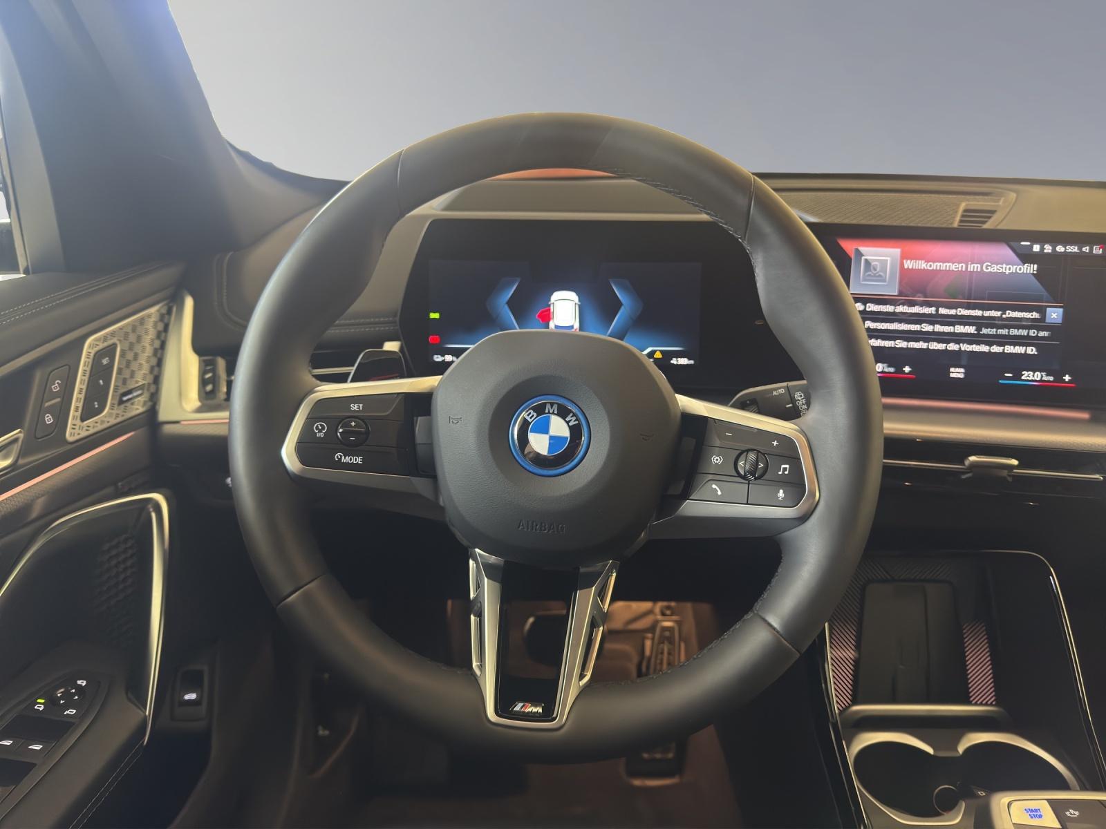 BMW iX1 30 xDrive M-SportPaket-image-12