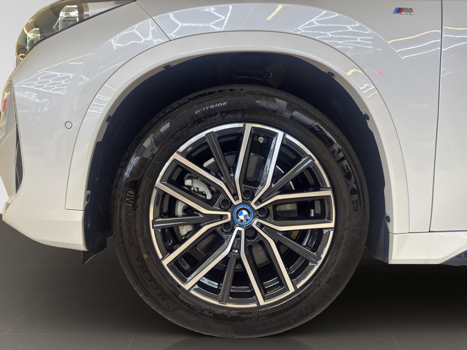 BMW iX1 30 xDrive M-SportPaket-image-17