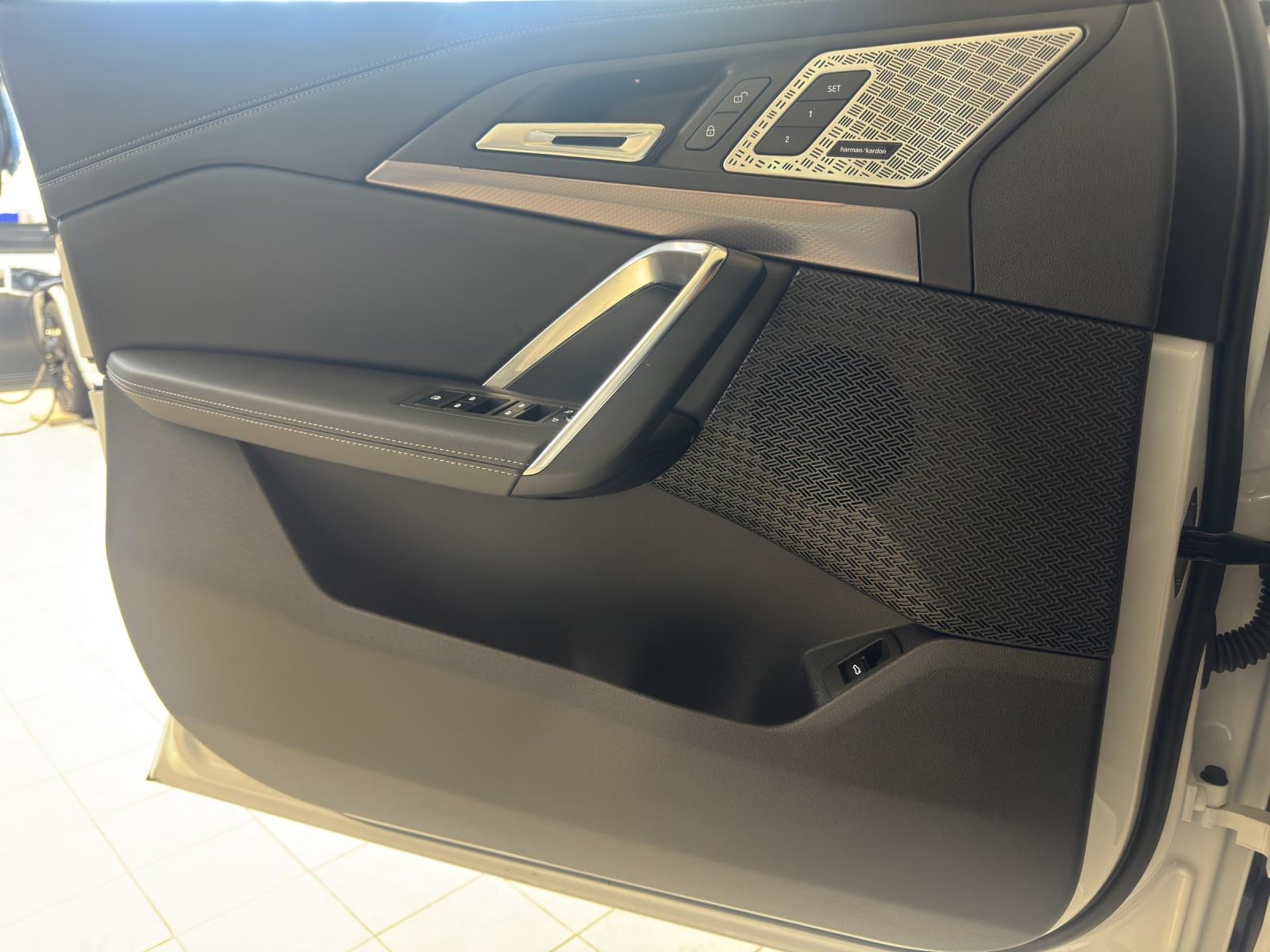 BMW iX1 30 xDrive M-SportPaket-image-9