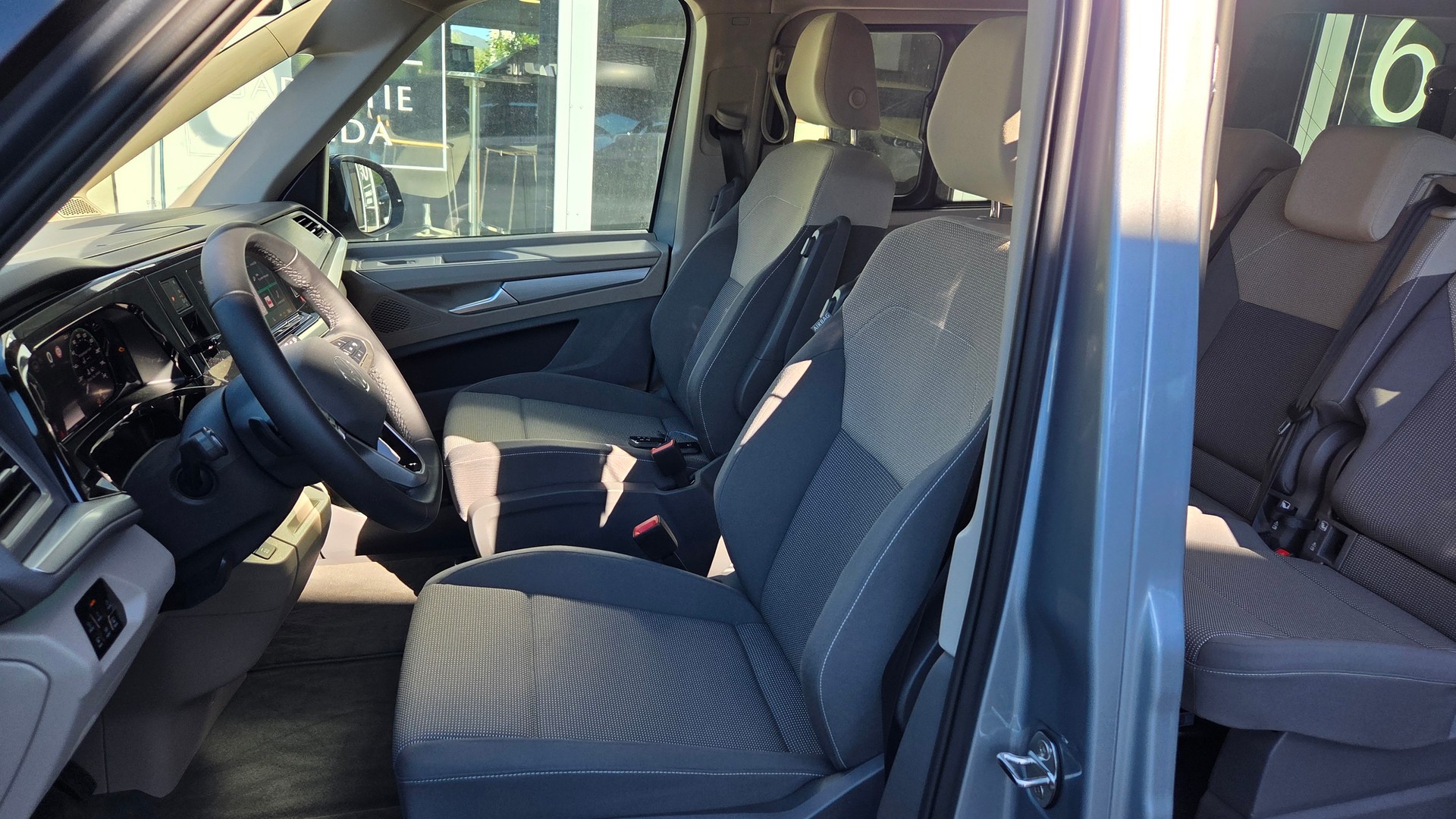 VW Multivan 2.0 TSI Life DSG-image-13