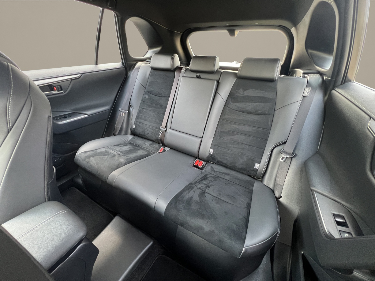 TOYOTA RAV4 2.5 Plug-In-Hybrid GR Sport-image-22