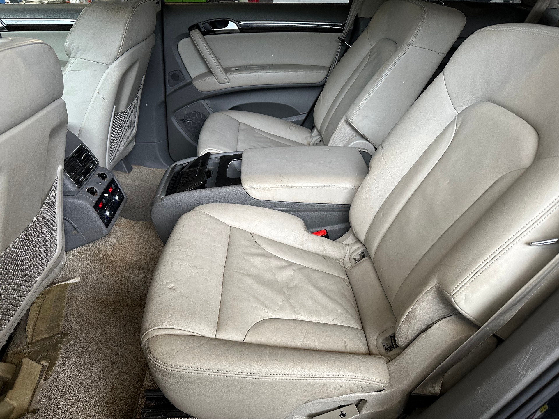 AUDI Q7 4.2 FSI quattro tiptronic-image-13