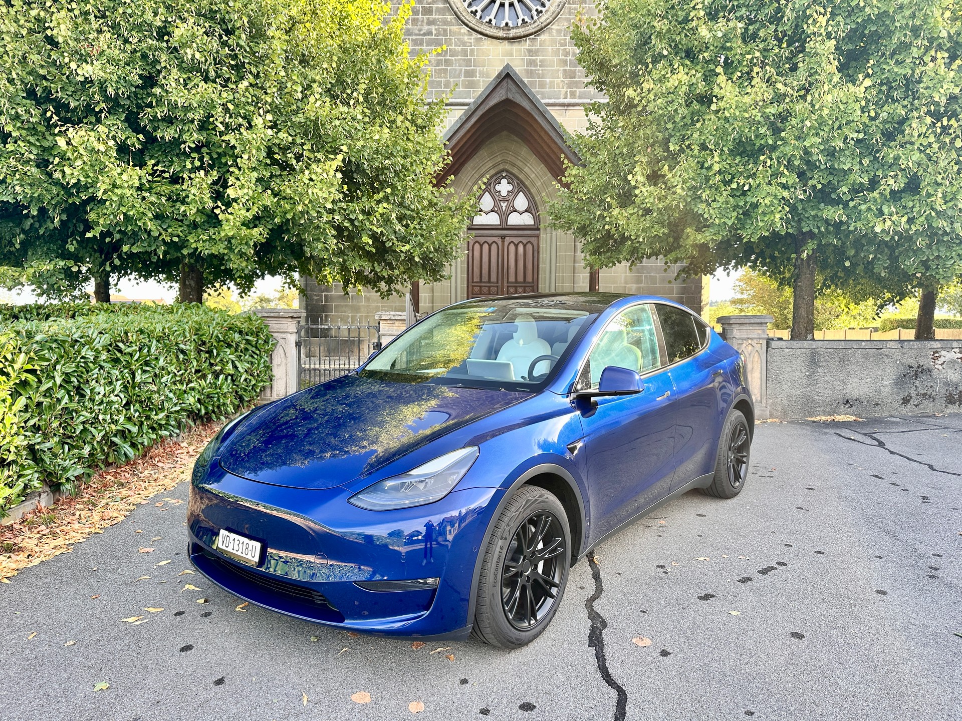 TESLA Model Y Long Range-image-0