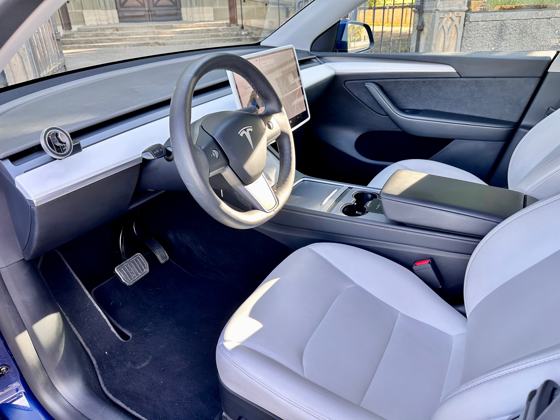 TESLA Model Y Long Range-image-8