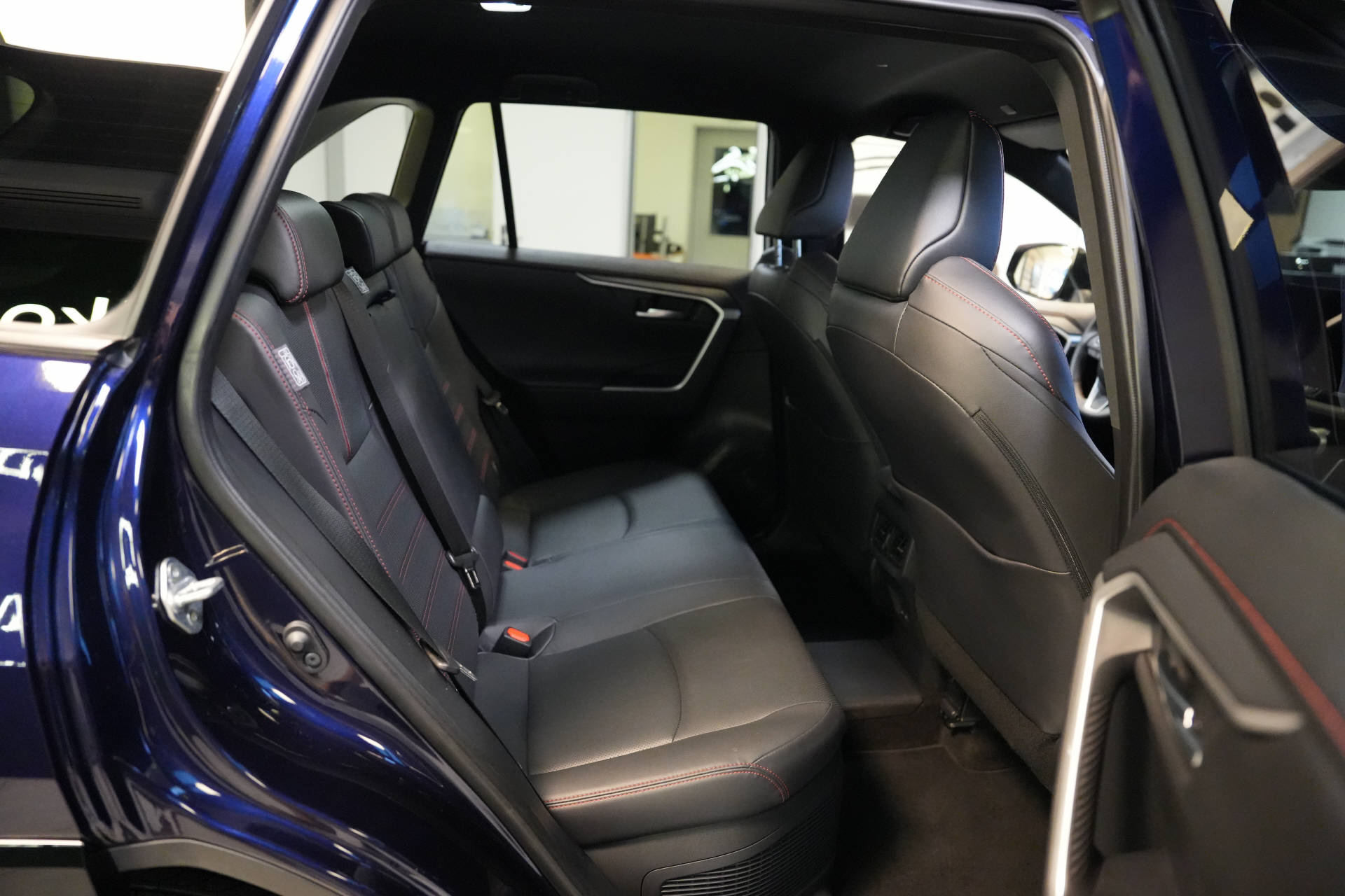 TOYOTA RAV-4 2.5 Plug-In-Hybrid Platinum-image-6