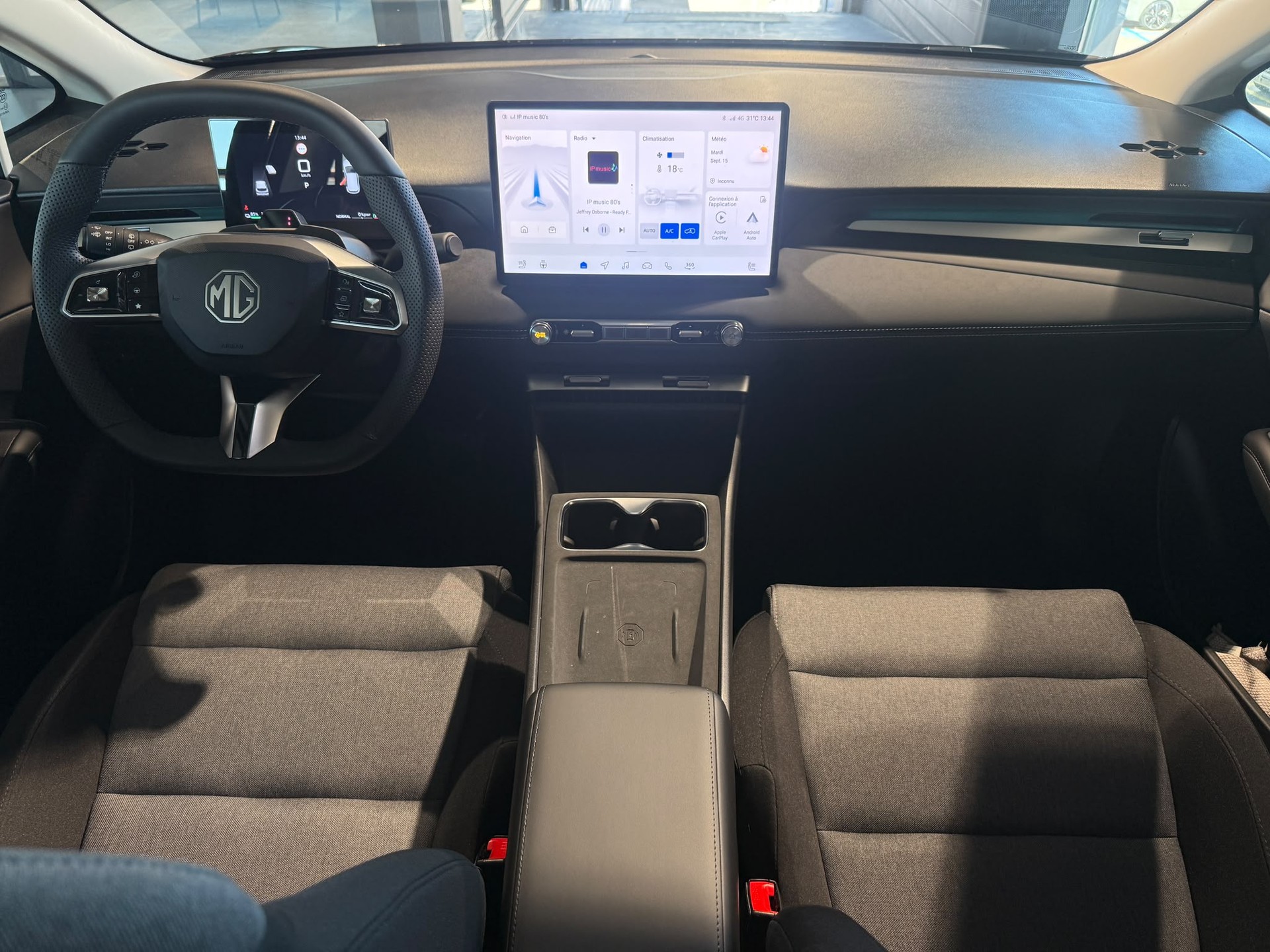 MG MG4 Urban 54 kWh Premium-image-11