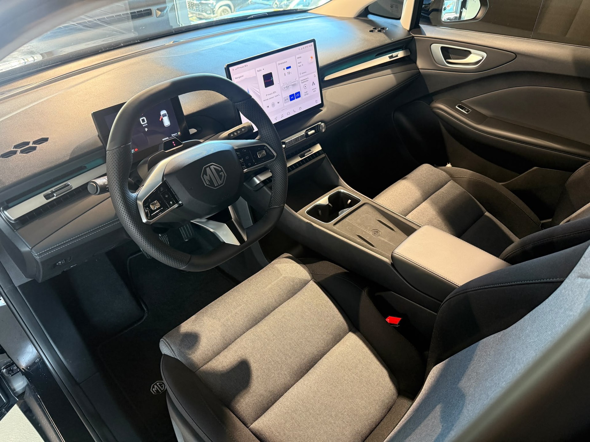 MG MG4 Urban 54 kWh Premium-image-10