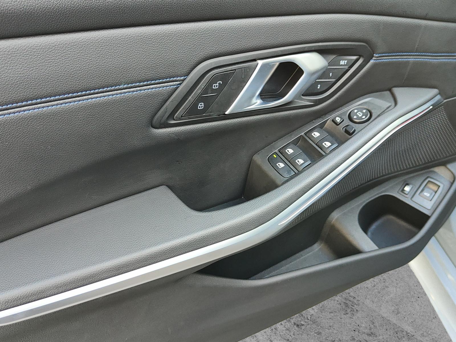BMW 330e xDrive SAG Touring-image-14
