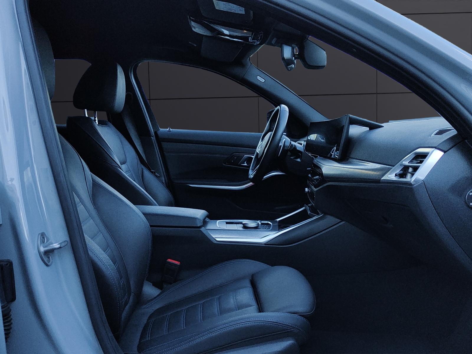 BMW 330e xDrive SAG Touring-image-18