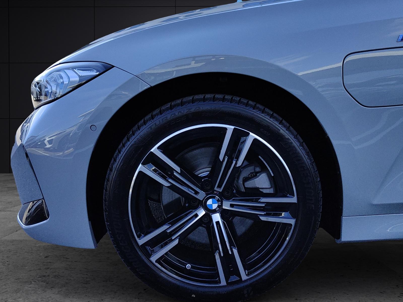 BMW 330e xDrive SAG Touring-image-8