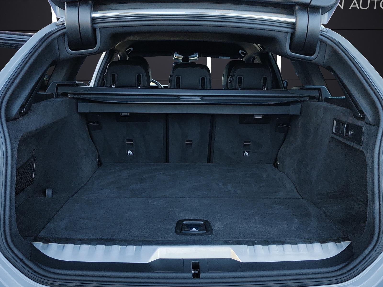 BMW 330e xDrive SAG Touring-image-15