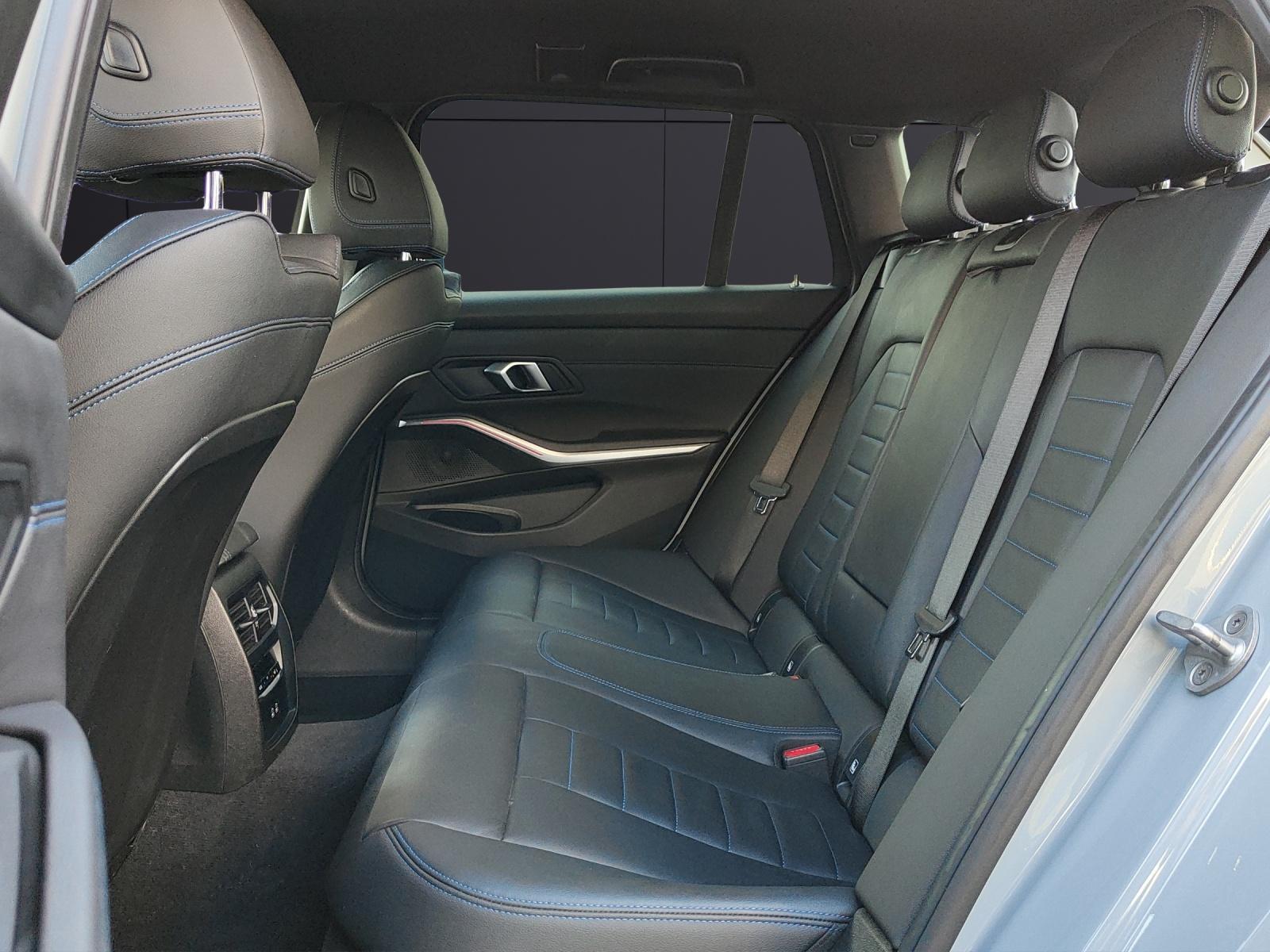 BMW 330e xDrive SAG Touring-image-16