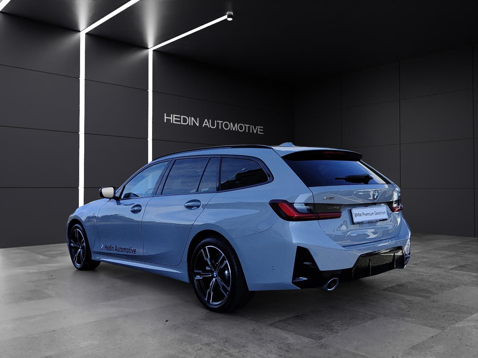 BMW 330e xDrive SAG Touring-image-3