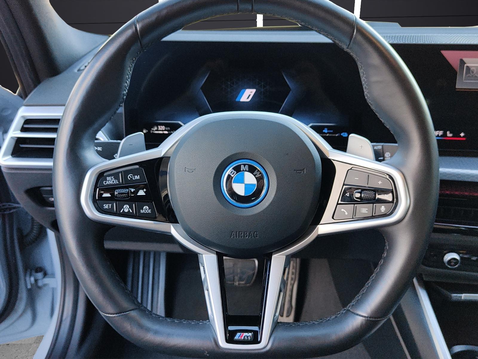 BMW 330e xDrive SAG Touring-image-11