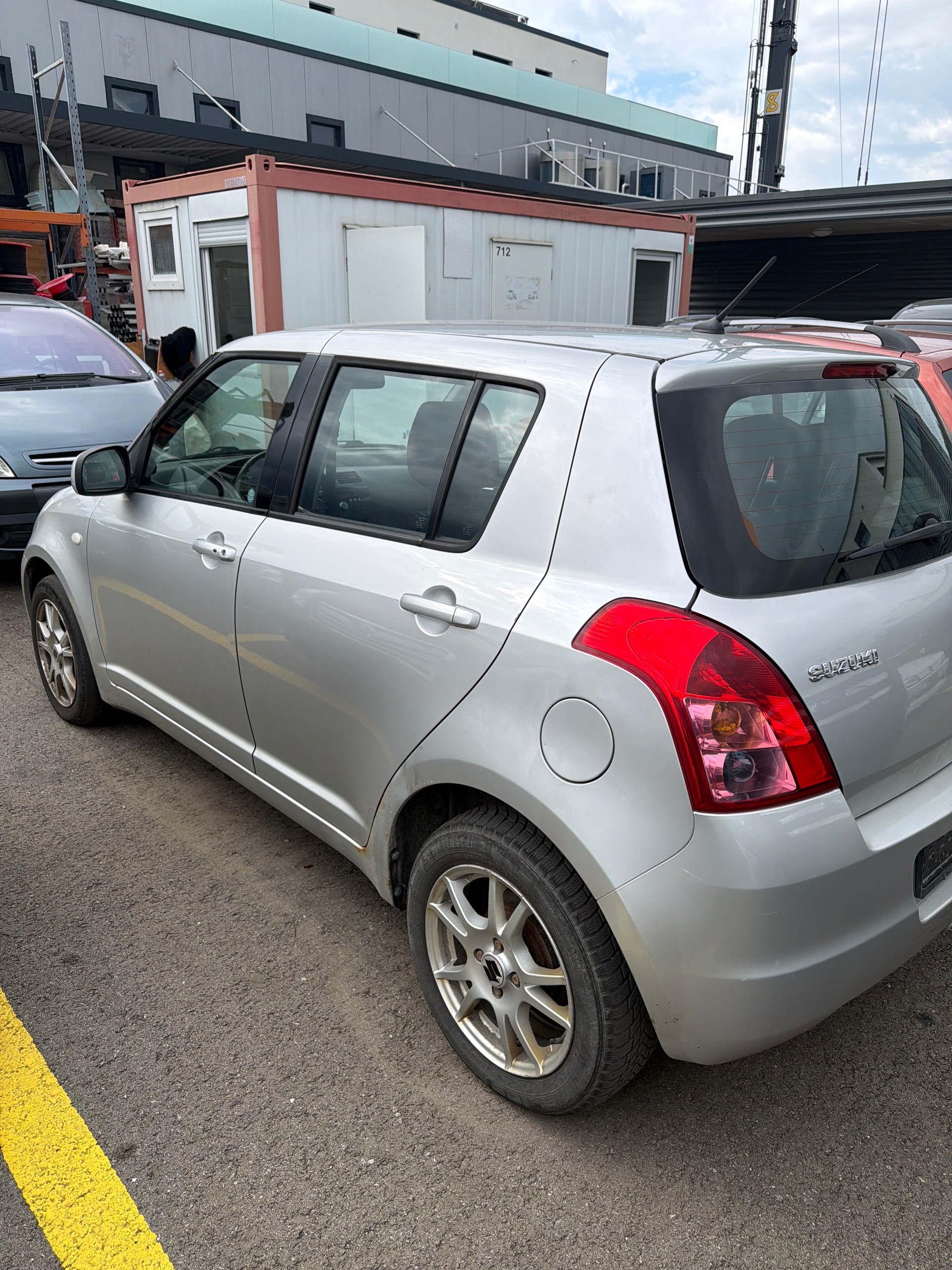SUZUKI Swift 1.3i 16V GL Top 4x4-image-4