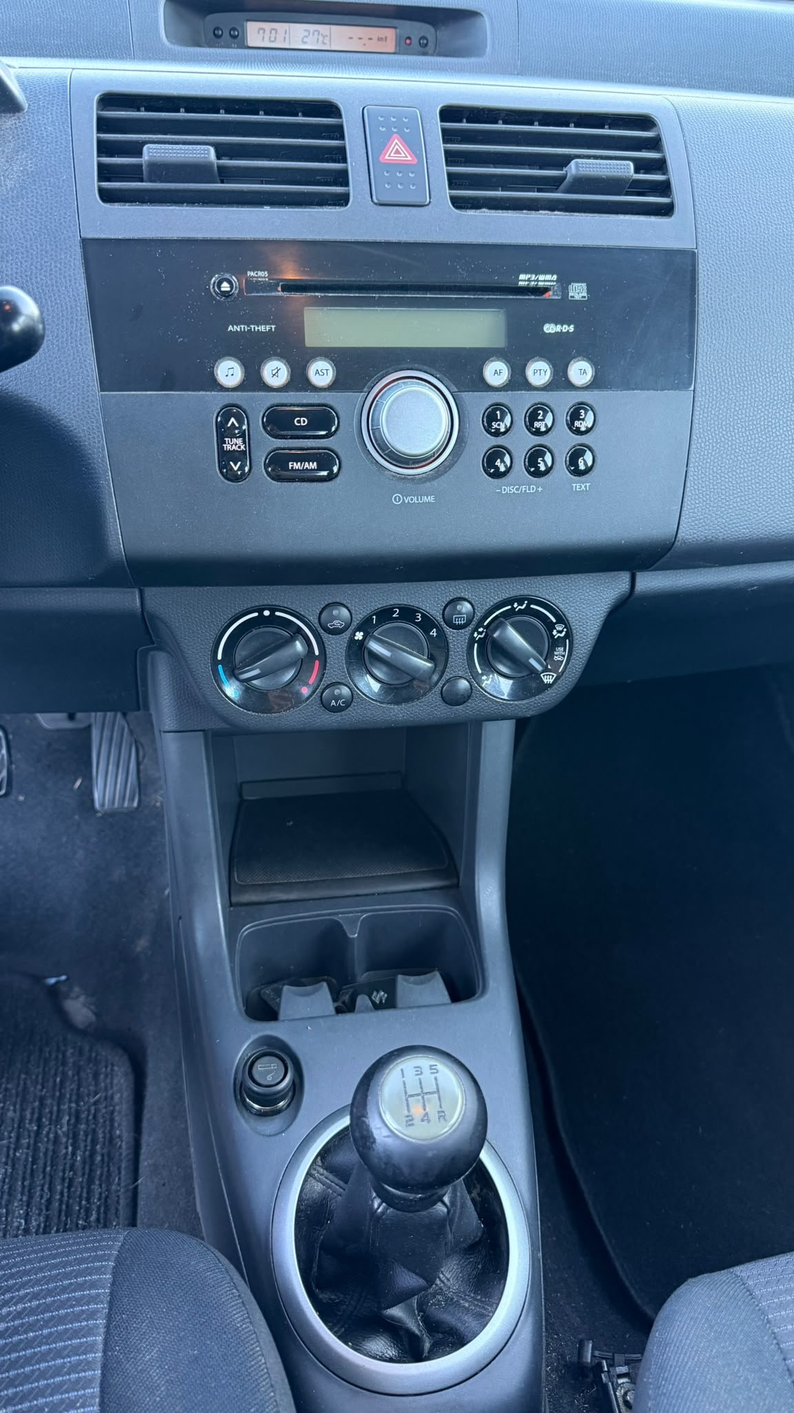 SUZUKI Swift 1.3i 16V GL Top 4x4-image-6