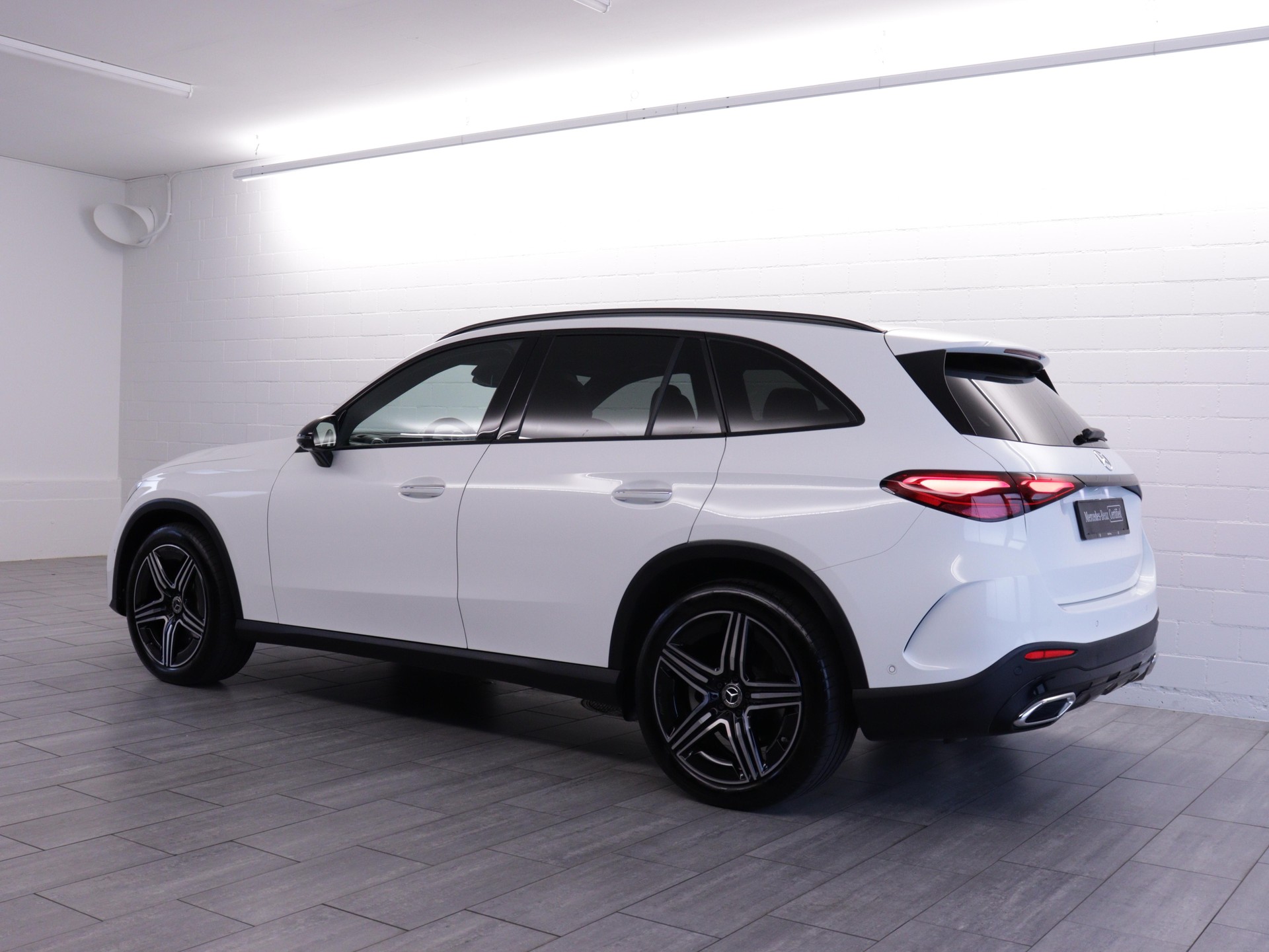 MERCEDES-BENZ GLC 220 d AMG Line 4matic-image-2