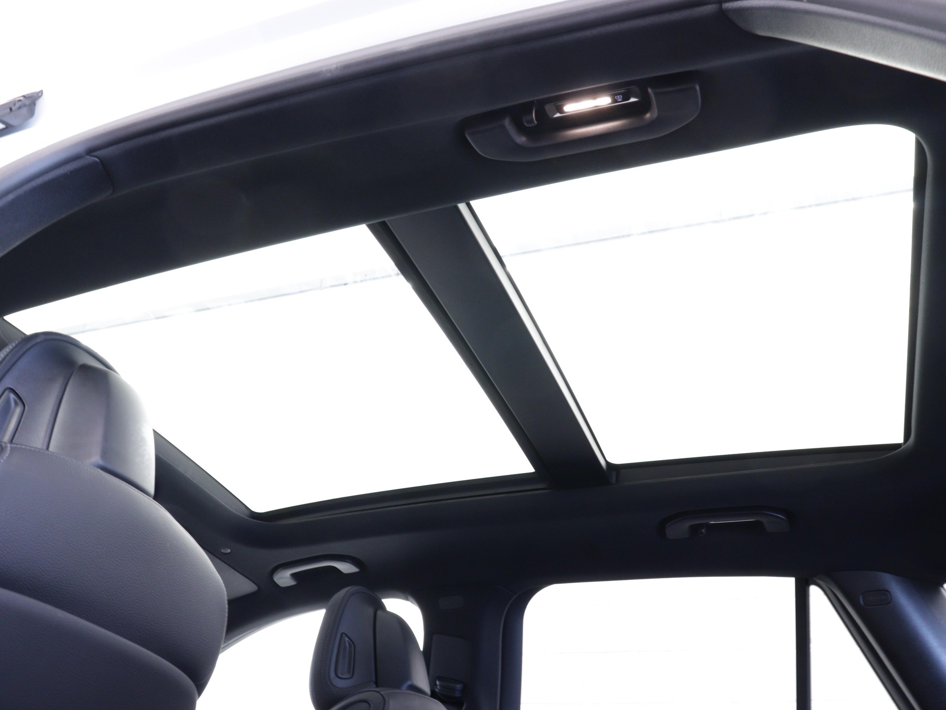 MERCEDES-BENZ GLC 220 d AMG Line 4matic-image-12