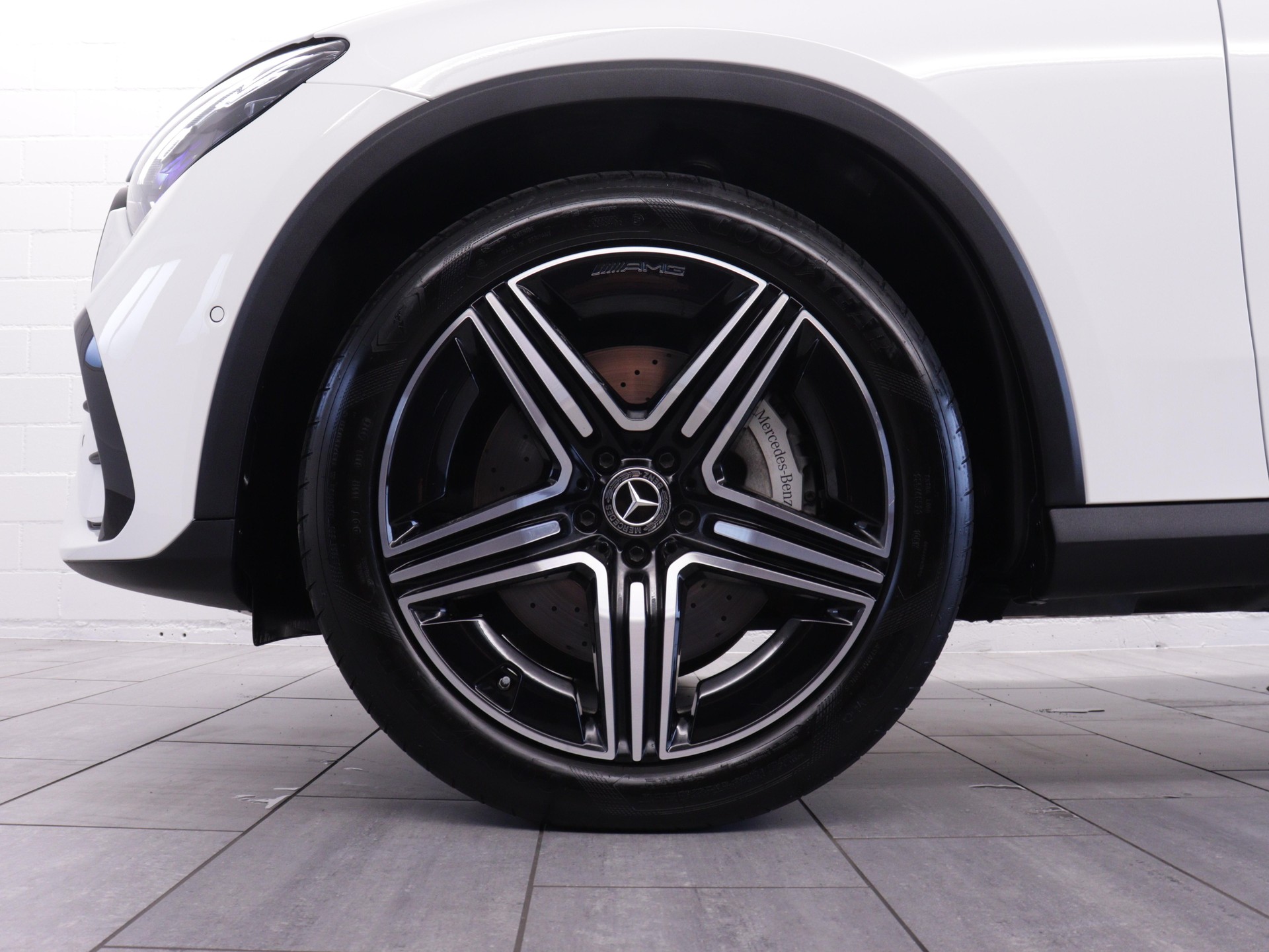 MERCEDES-BENZ GLC 220 d AMG Line 4matic-image-15