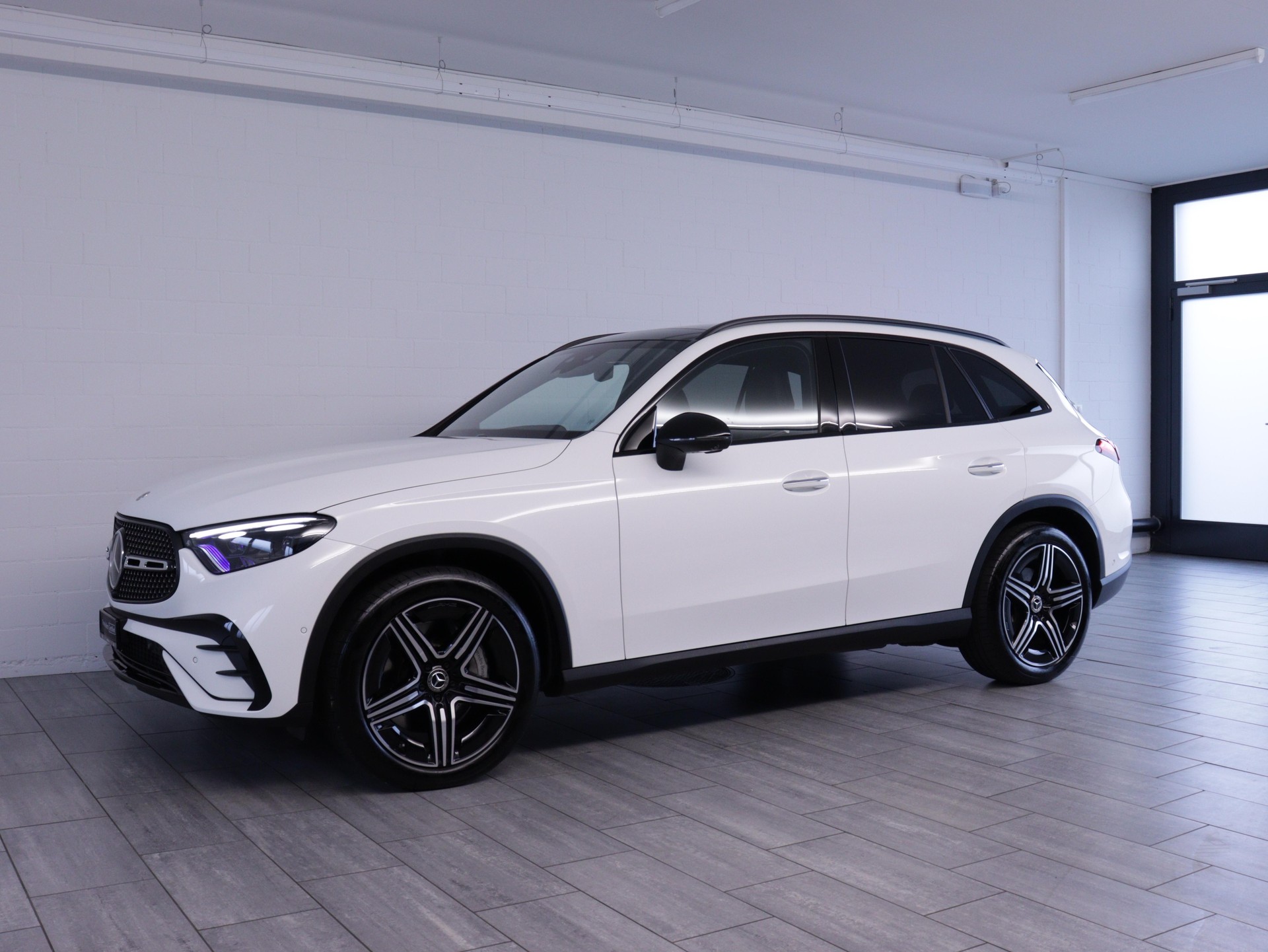 MERCEDES-BENZ GLC 220 d AMG Line 4matic-image-1