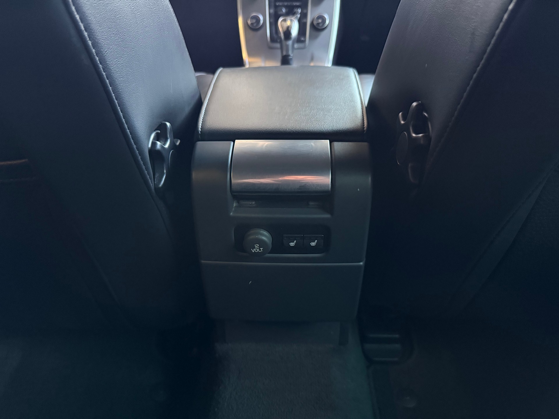VOLVO V70 D5 AWD Momentum Geartronic-image-12
