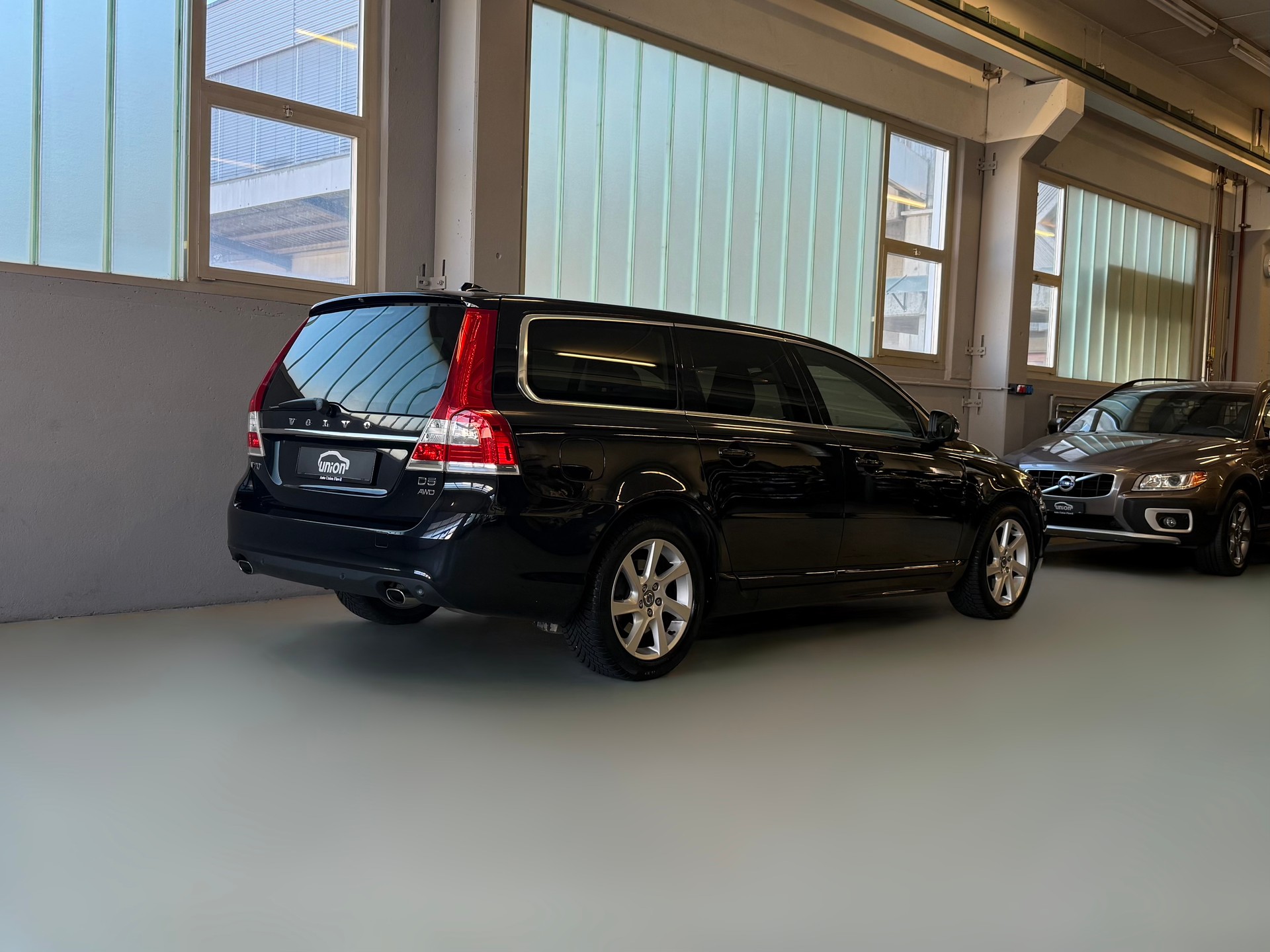 VOLVO V70 D5 AWD Momentum Geartronic-image-5