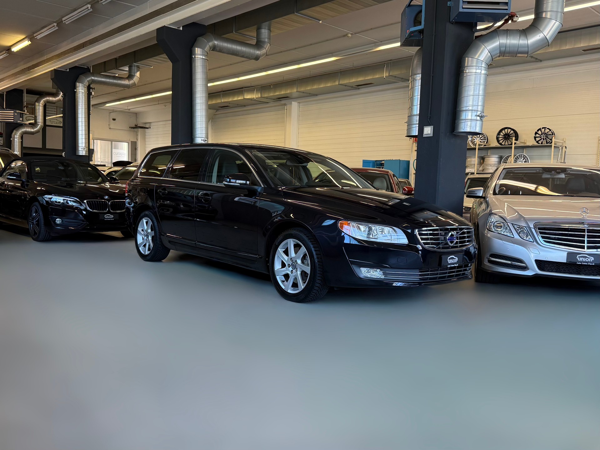 VOLVO V70 D5 AWD Momentum Geartronic-image-1