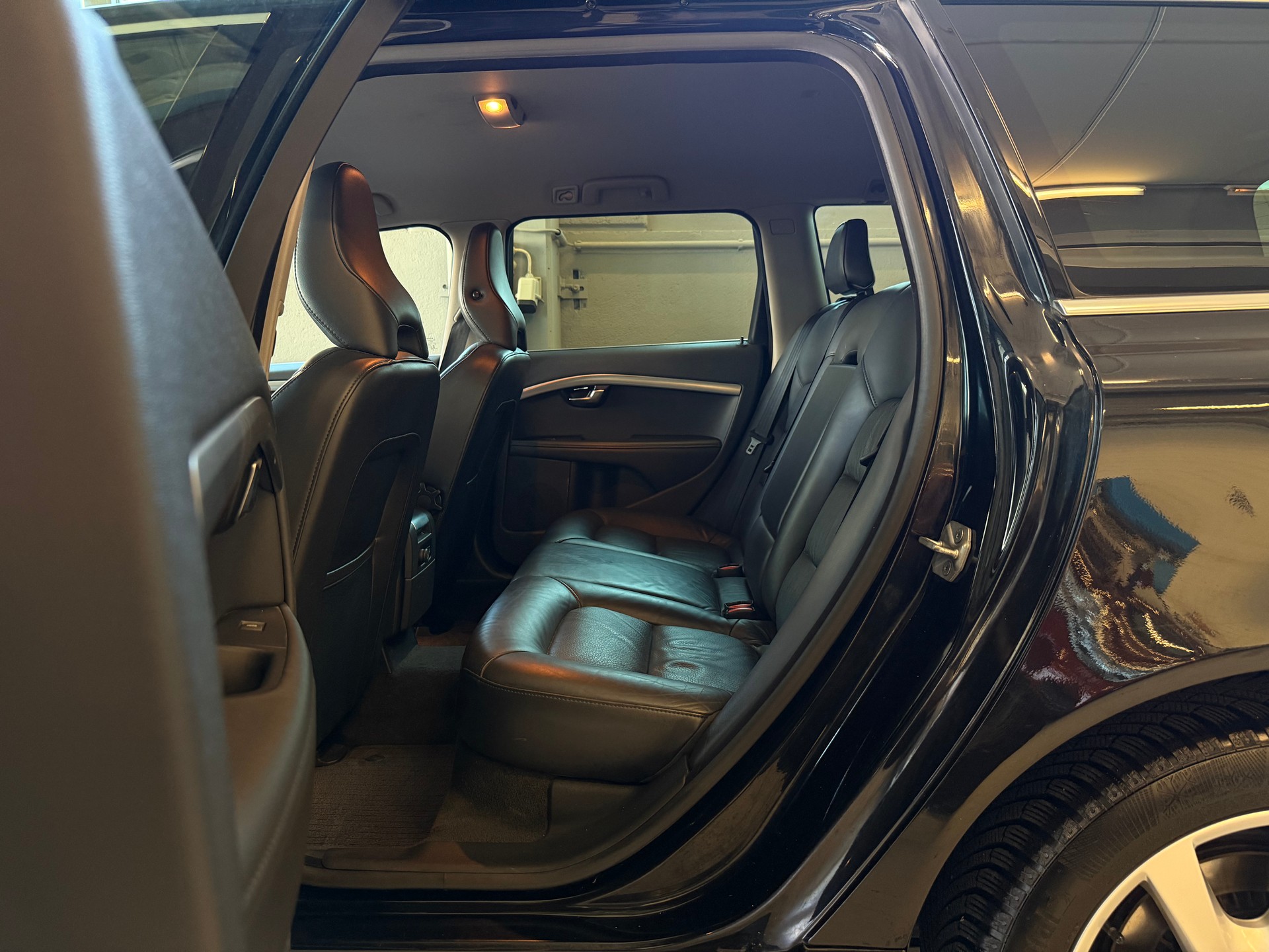 VOLVO V70 D5 AWD Momentum Geartronic-image-10