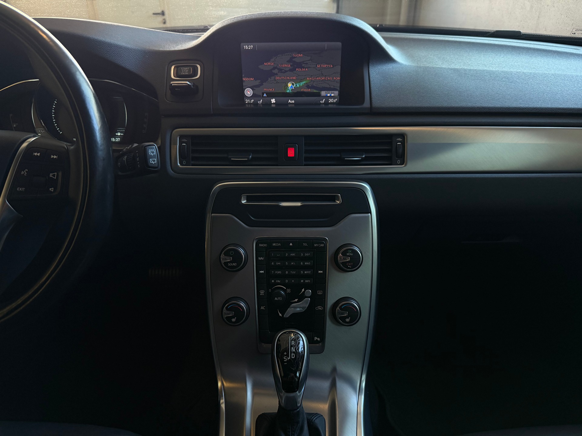 VOLVO V70 D5 AWD Momentum Geartronic-image-15