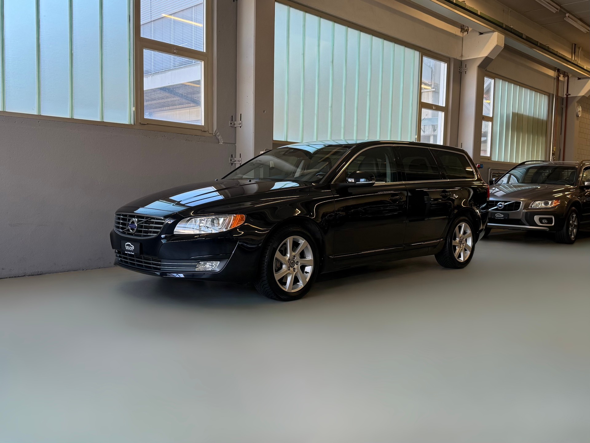VOLVO V70 D5 AWD Momentum Geartronic-image-0