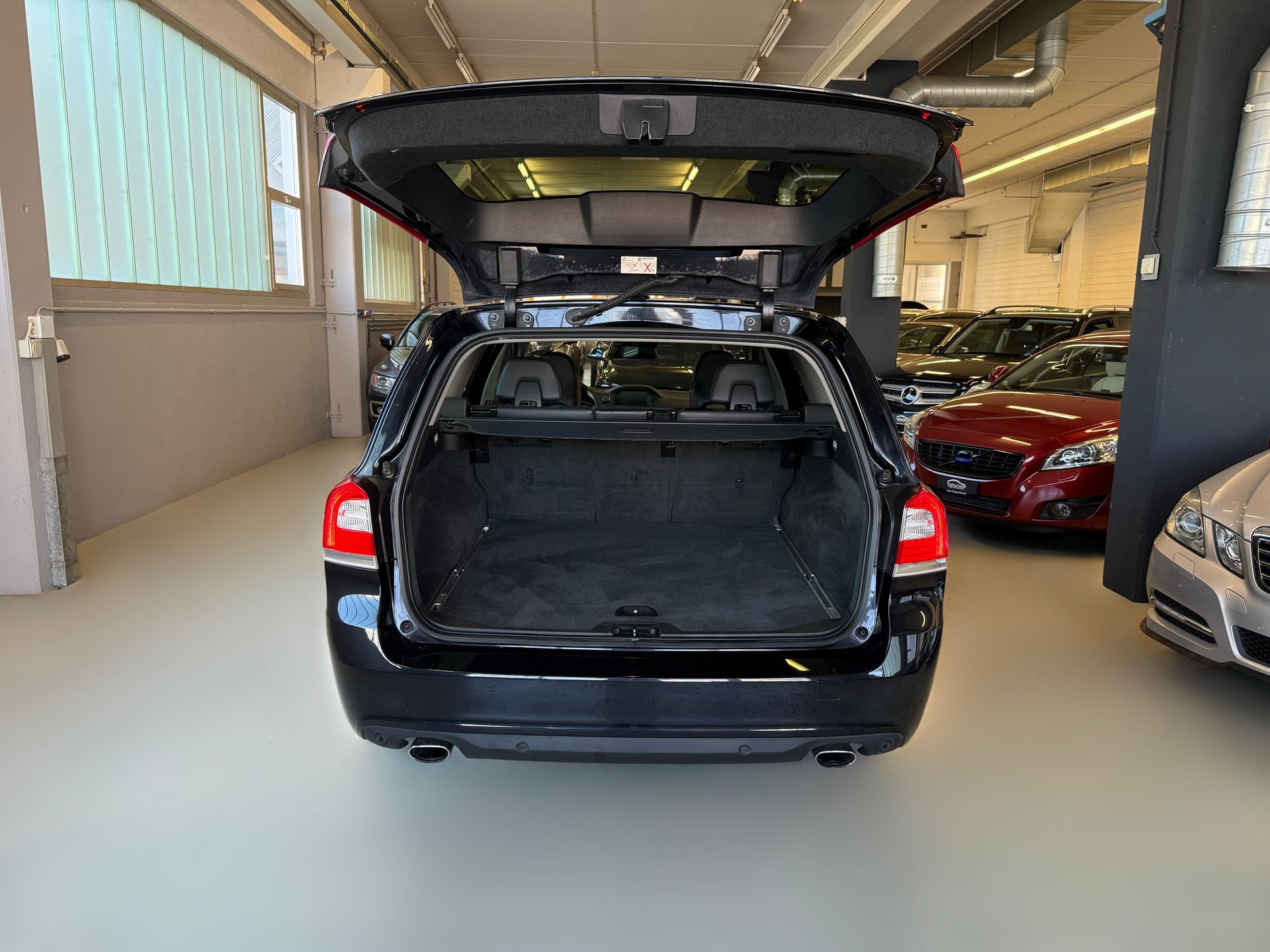 VOLVO V70 D5 AWD Momentum Geartronic-image-8