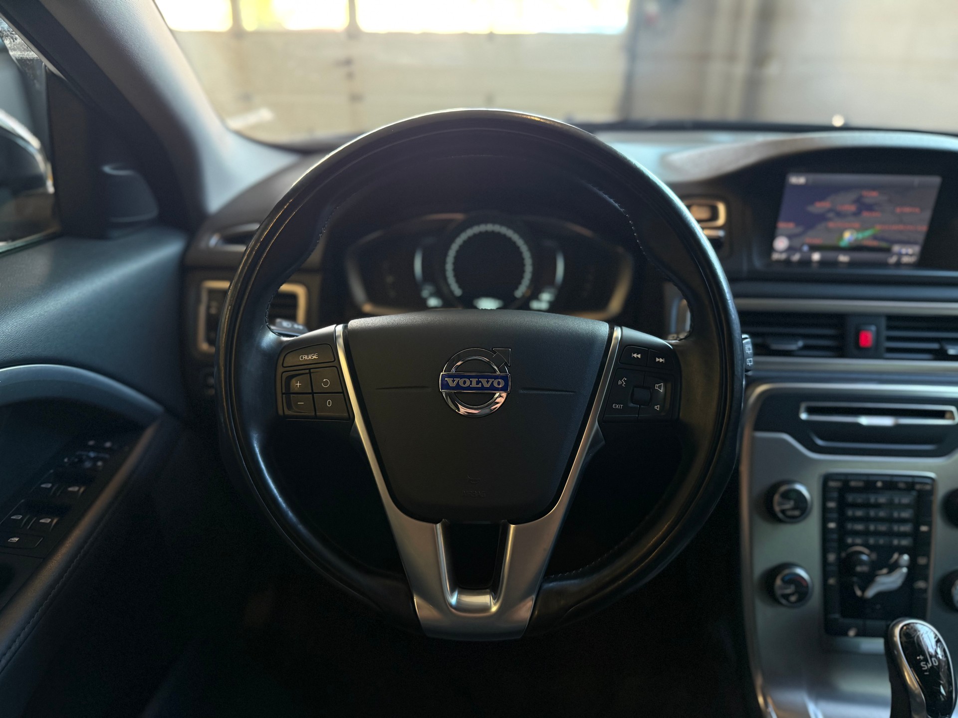 VOLVO V70 D5 AWD Momentum Geartronic-image-14