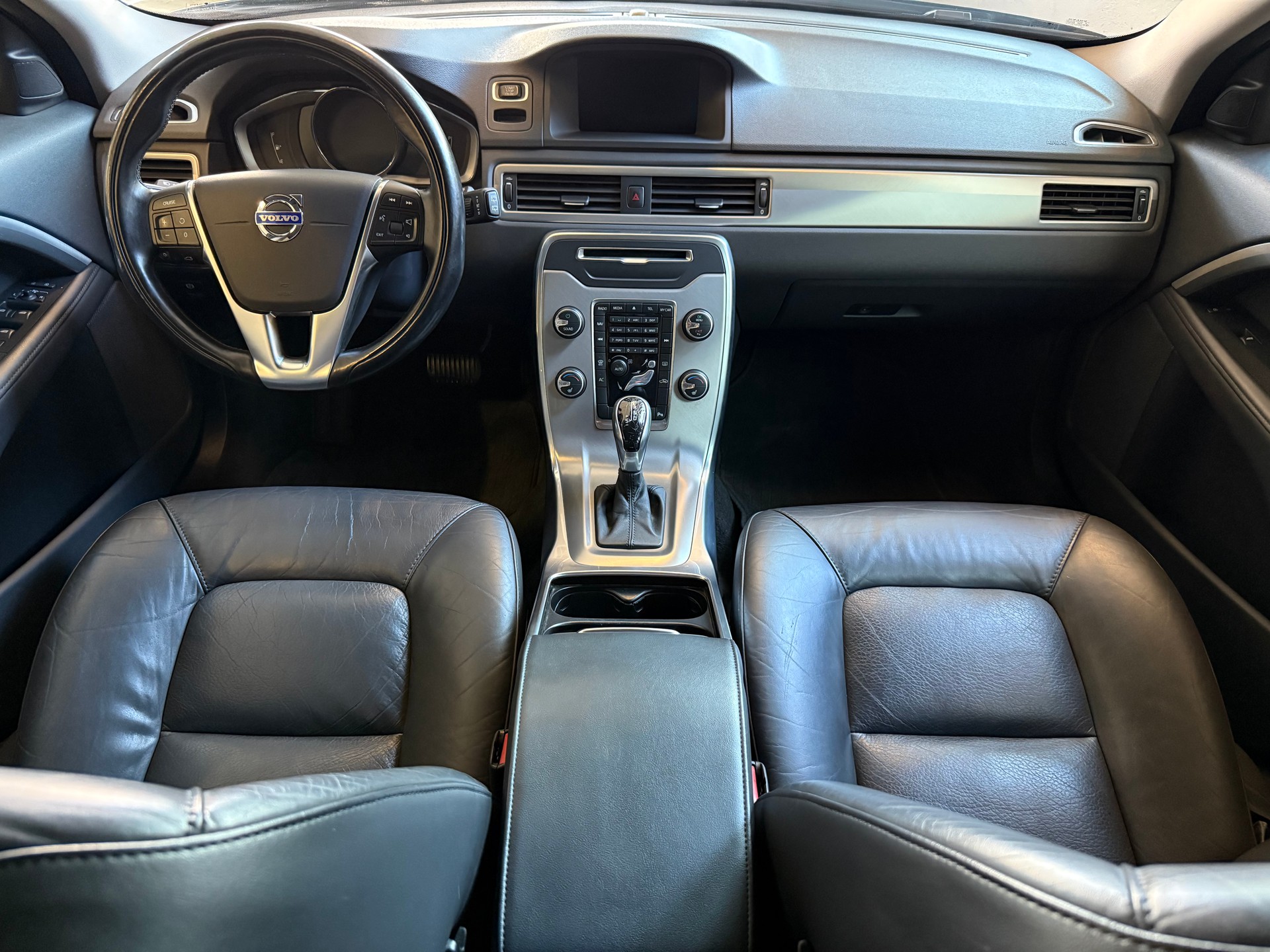 VOLVO V70 D5 AWD Momentum Geartronic-image-13