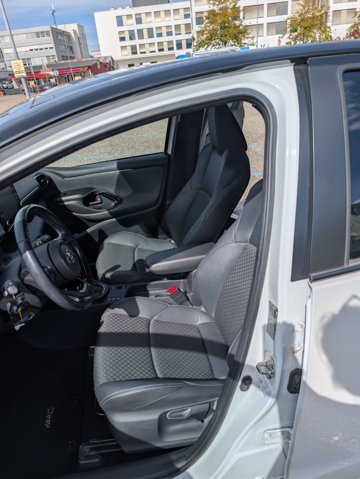 TOYOTA 1.5 VVT-i HSD Style-image-3