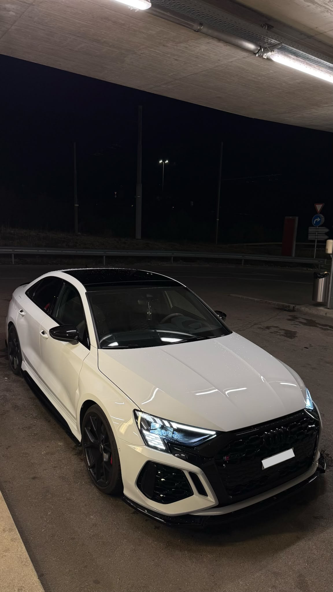 AUDI RS3 Limousine 2.5 TSI quattro S-tronic-image-0