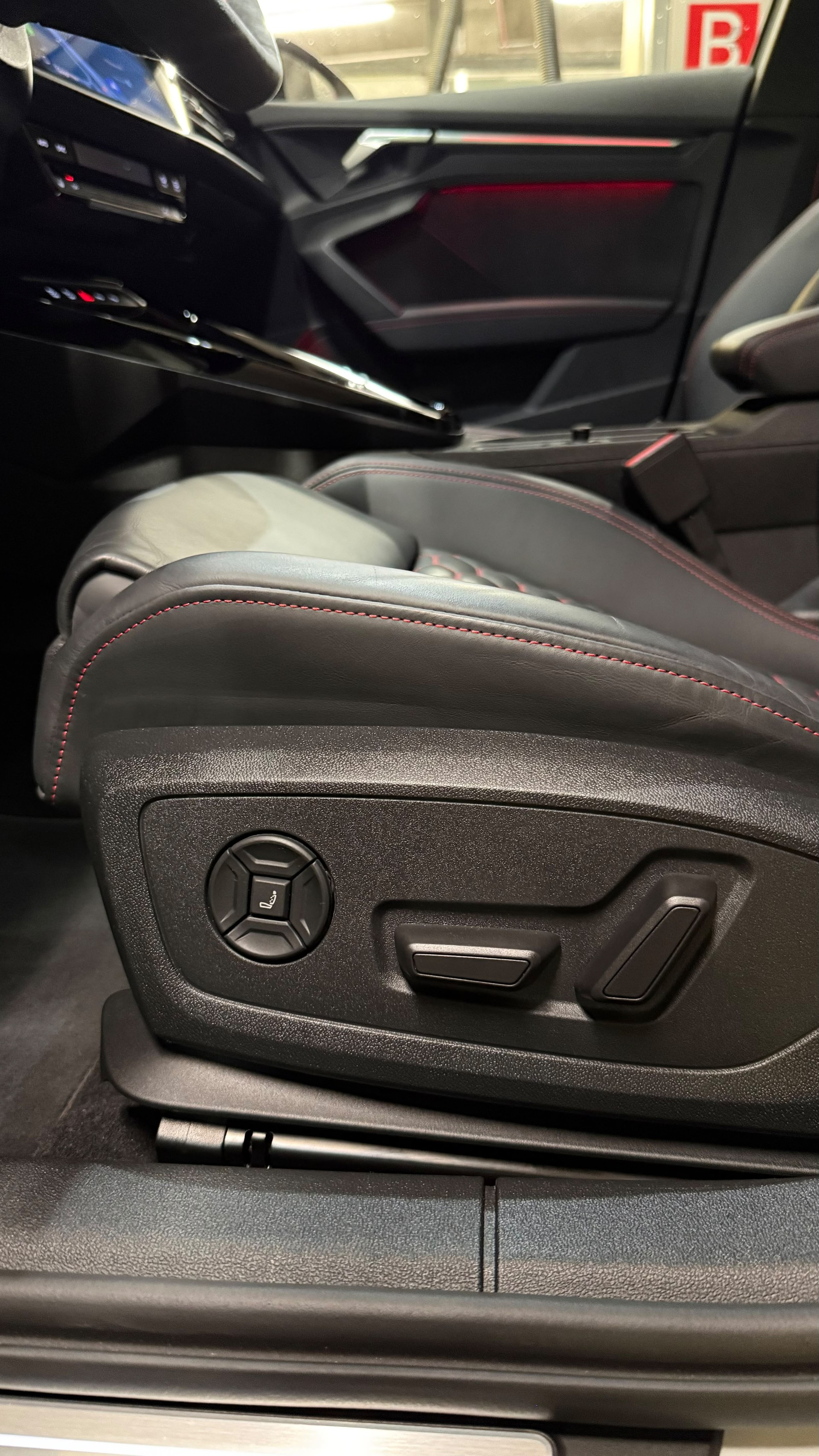 AUDI RS3 Limousine 2.5 TSI quattro S-tronic-image-12