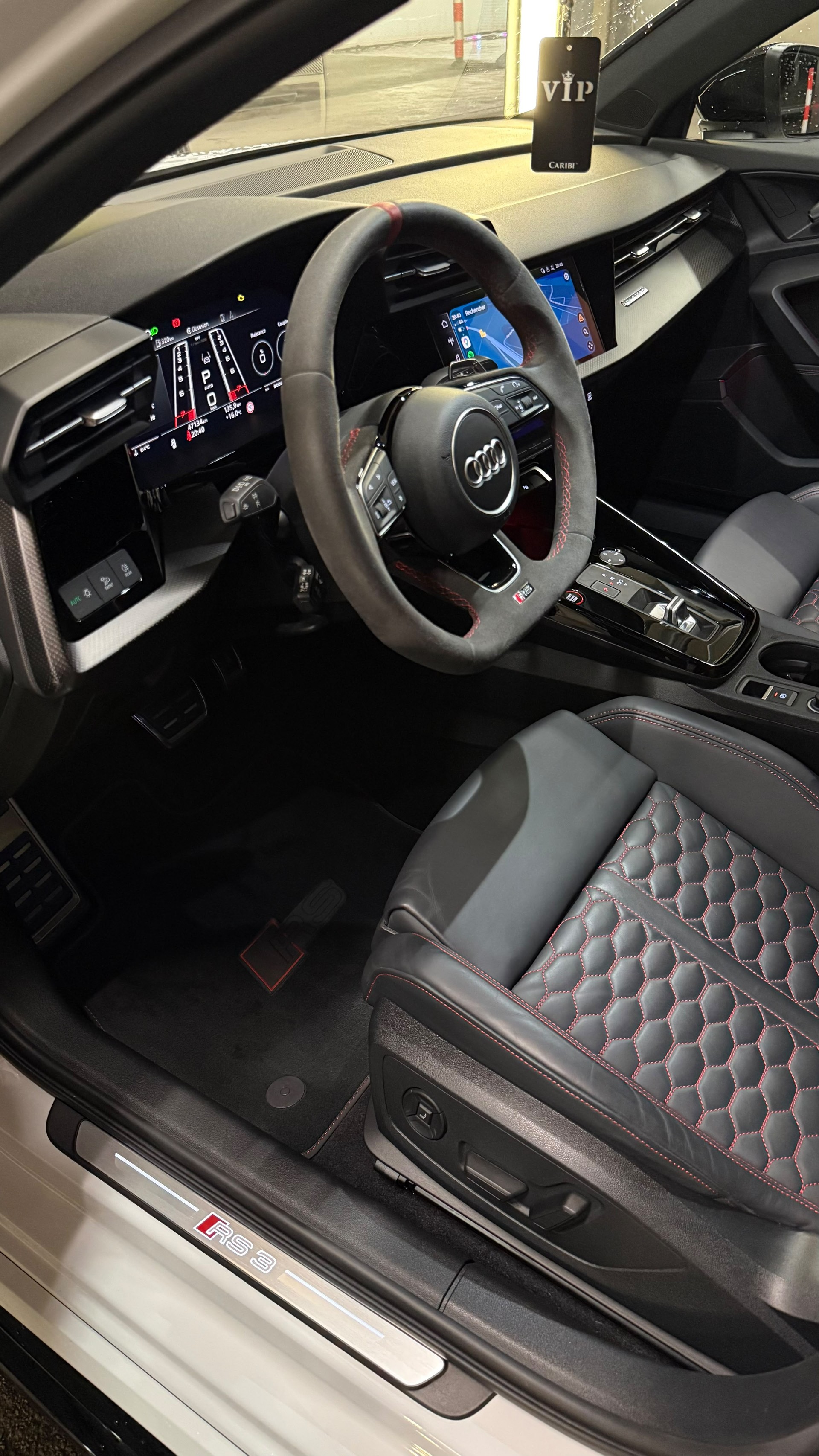 AUDI RS3 Limousine 2.5 TSI quattro S-tronic-image-8